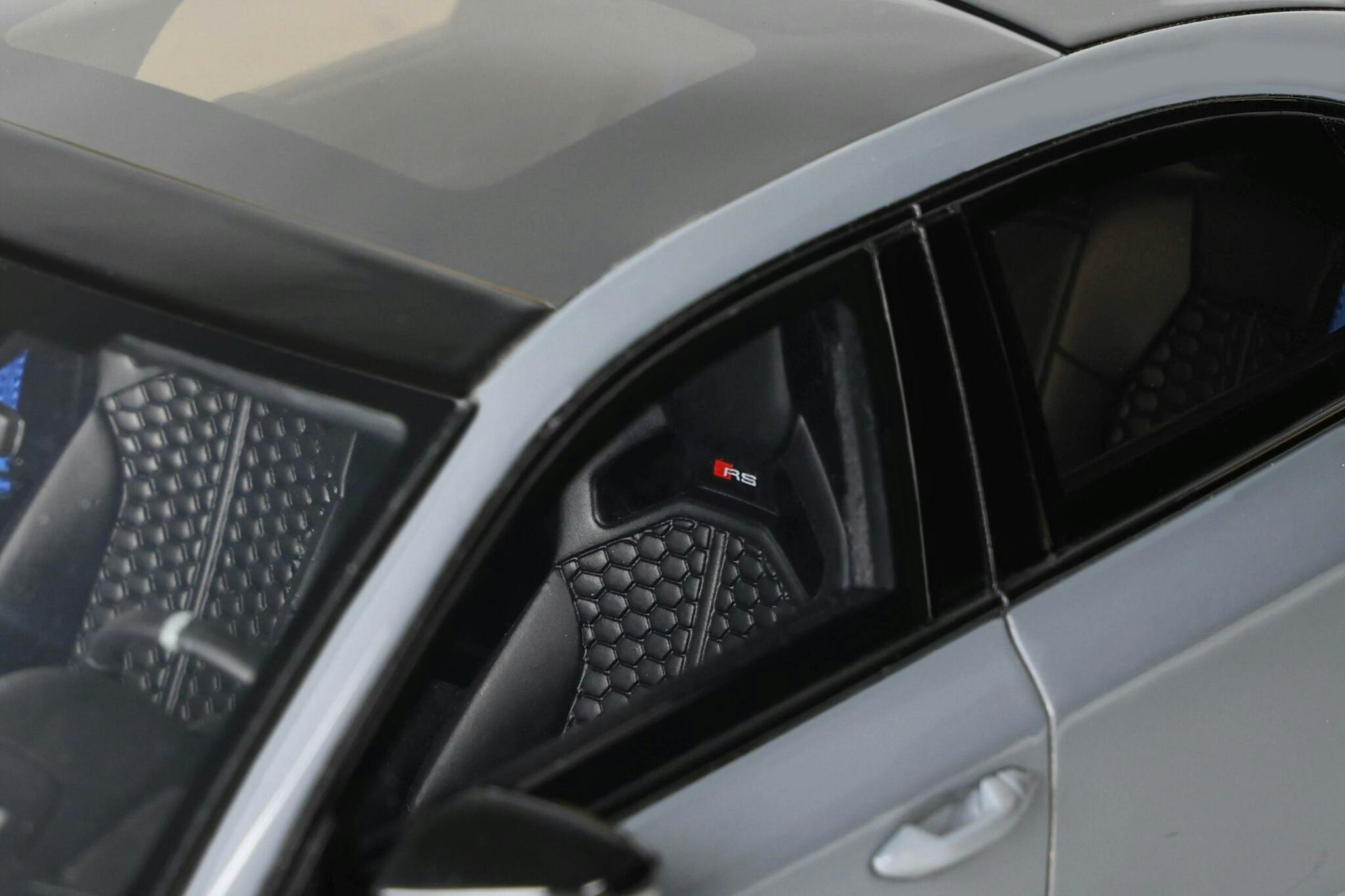 Skala 1/18 Audi RS3 Sedan Performance Edition 2022 - GT885 fr GT Spirit