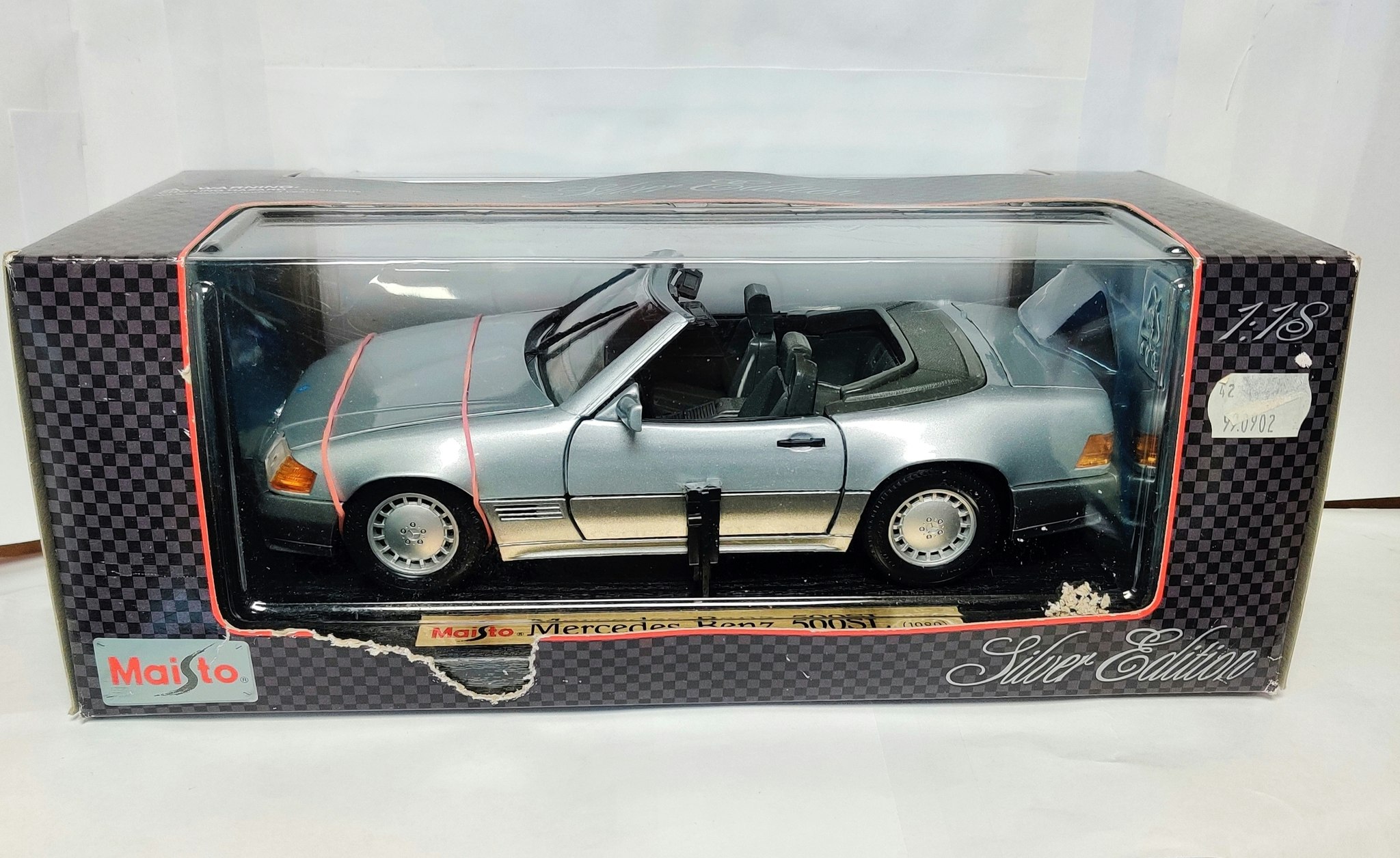 Skala 1/18 Mercedes-Benz 500SL 1989 fr Maisto