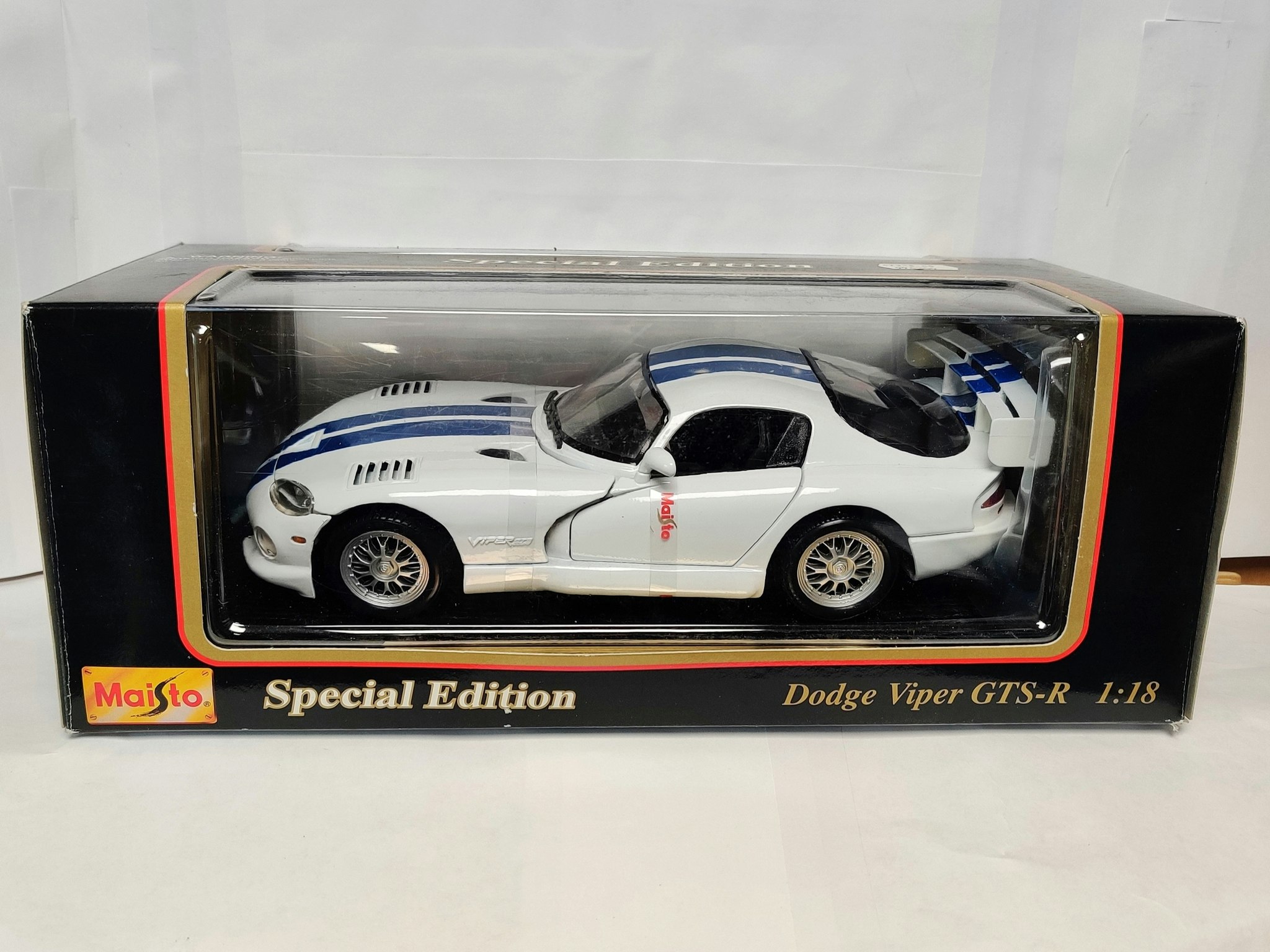 Skala 1/18 Dodge Viper GTS-R 1997 fr Maisto