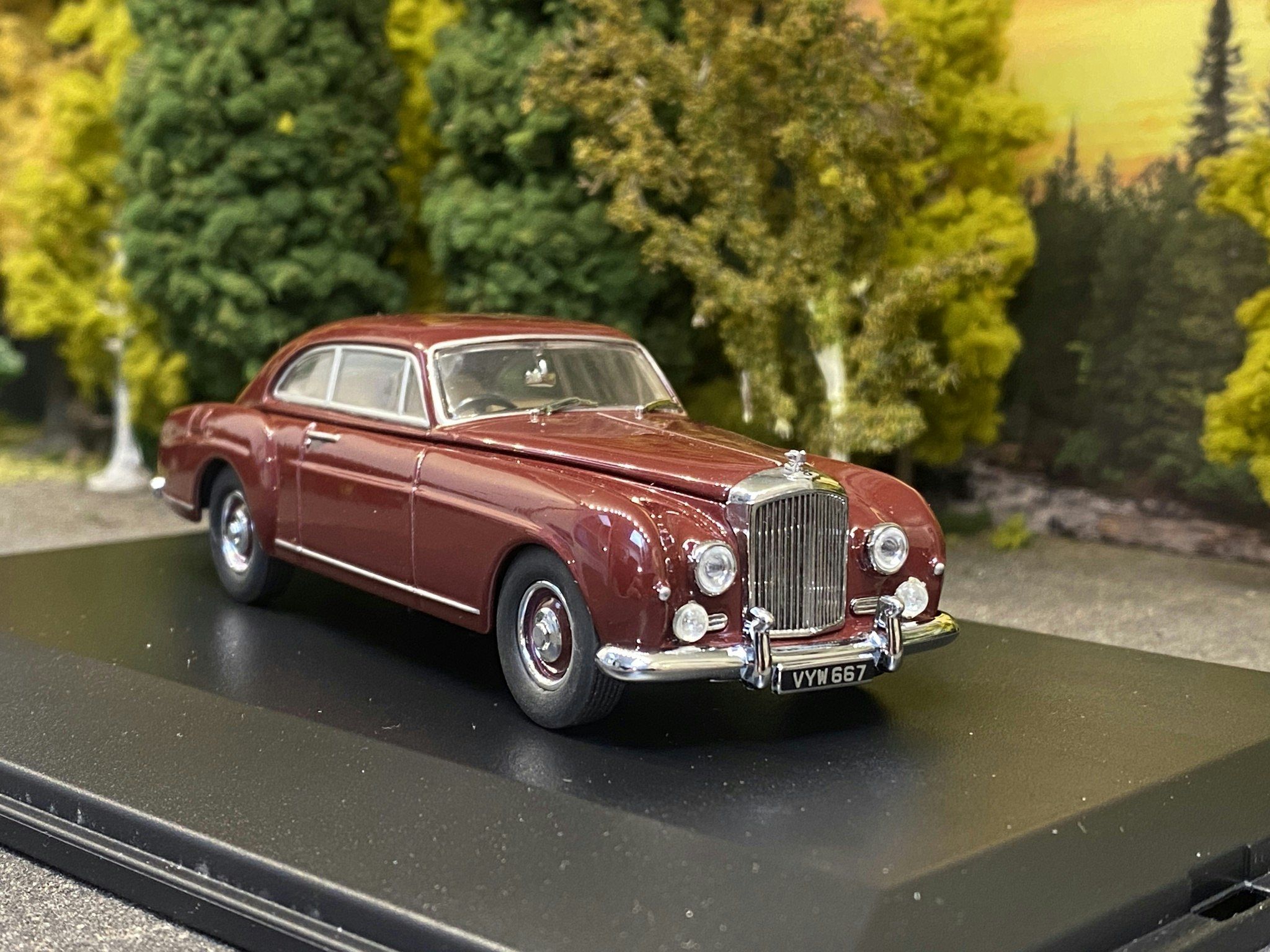 Skala 1/43 Maroon Bentley Continental S1 Fastback fr Oxford Diecast