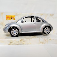 Skala 1/24 Volkswagen New Beetle fr Maisto