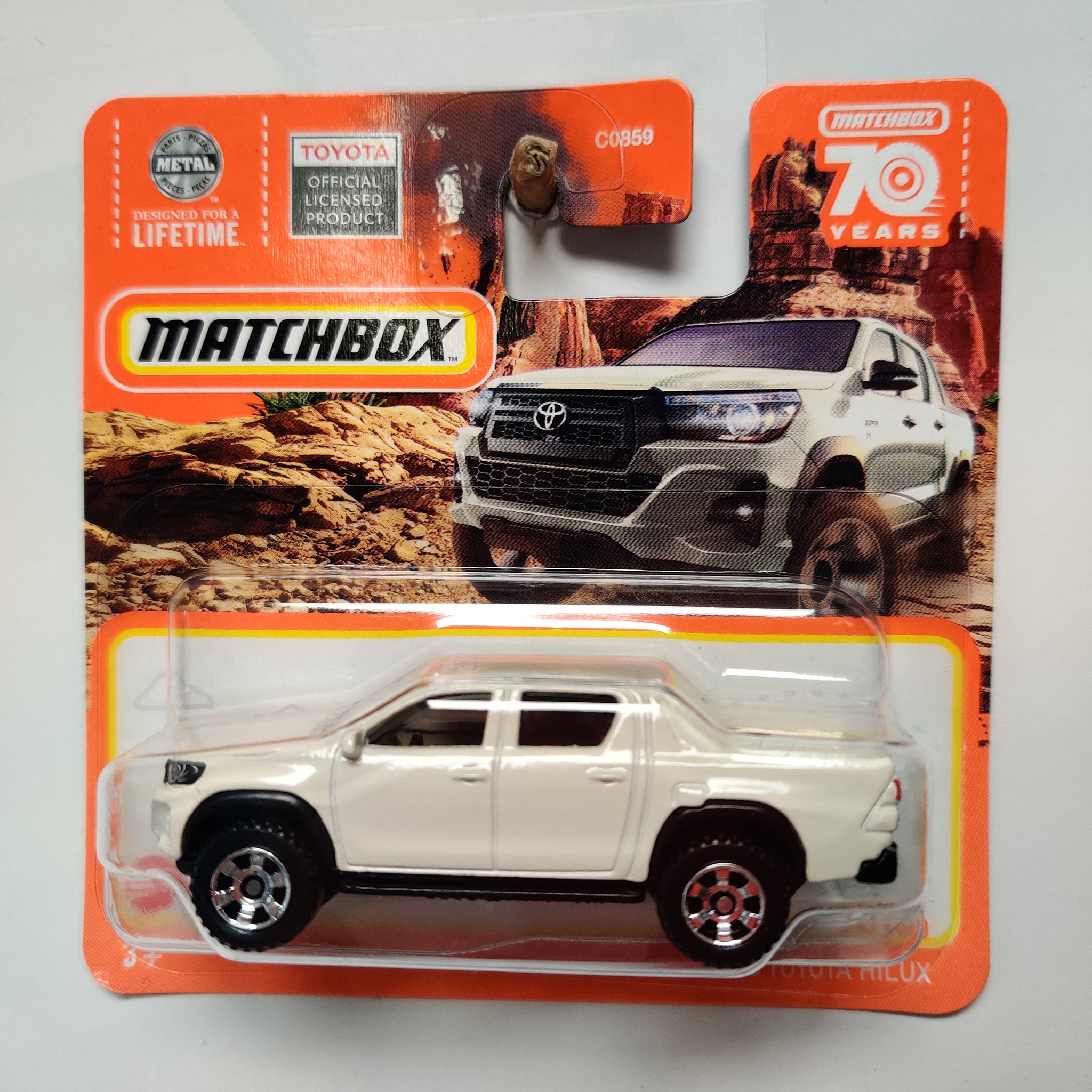 Skala 1/64 Matchbox "70-years" Toyota Hilux 2018