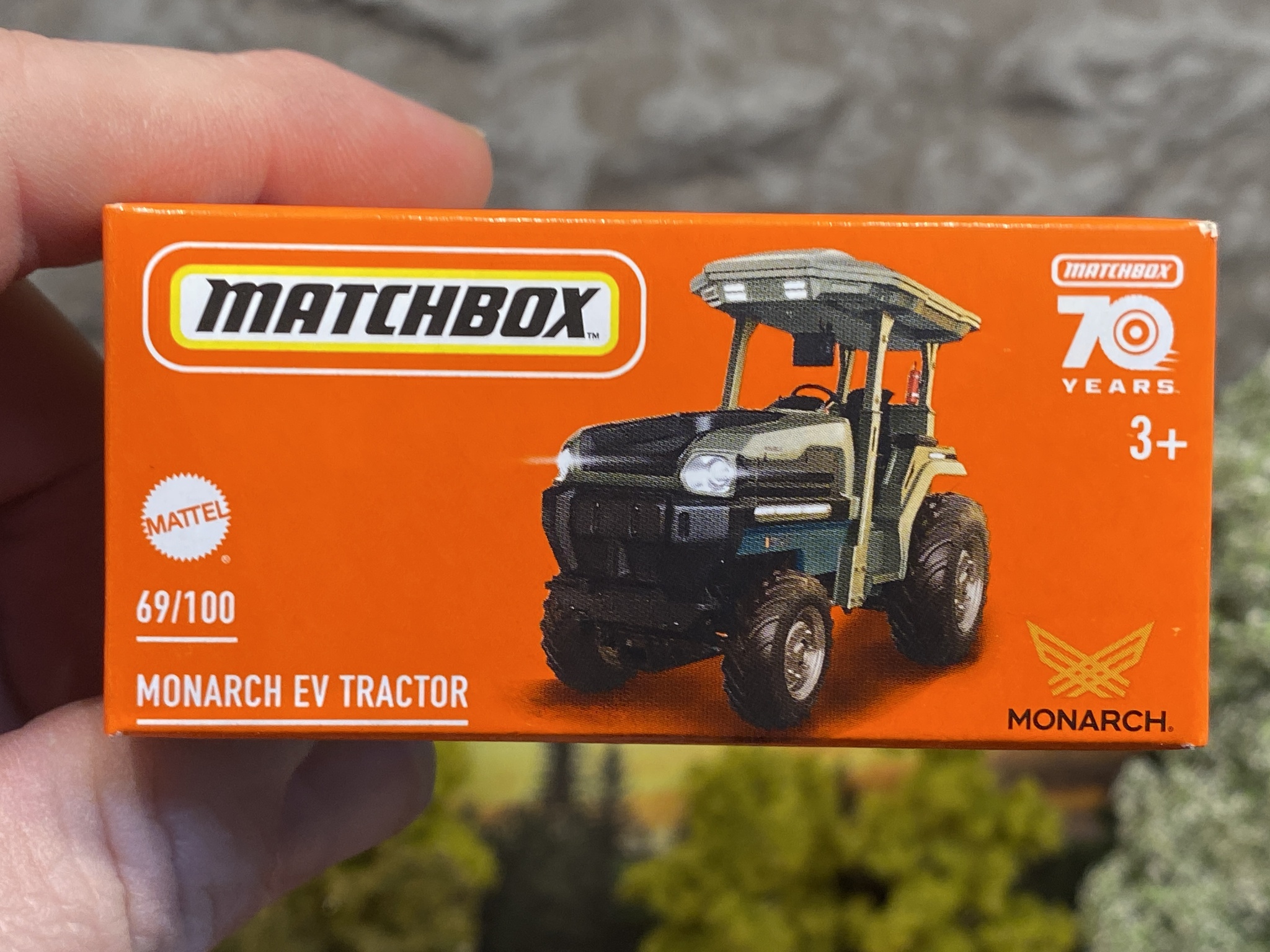 Skala 1/64 Matchbox "70-years" Monarch EV Tractor