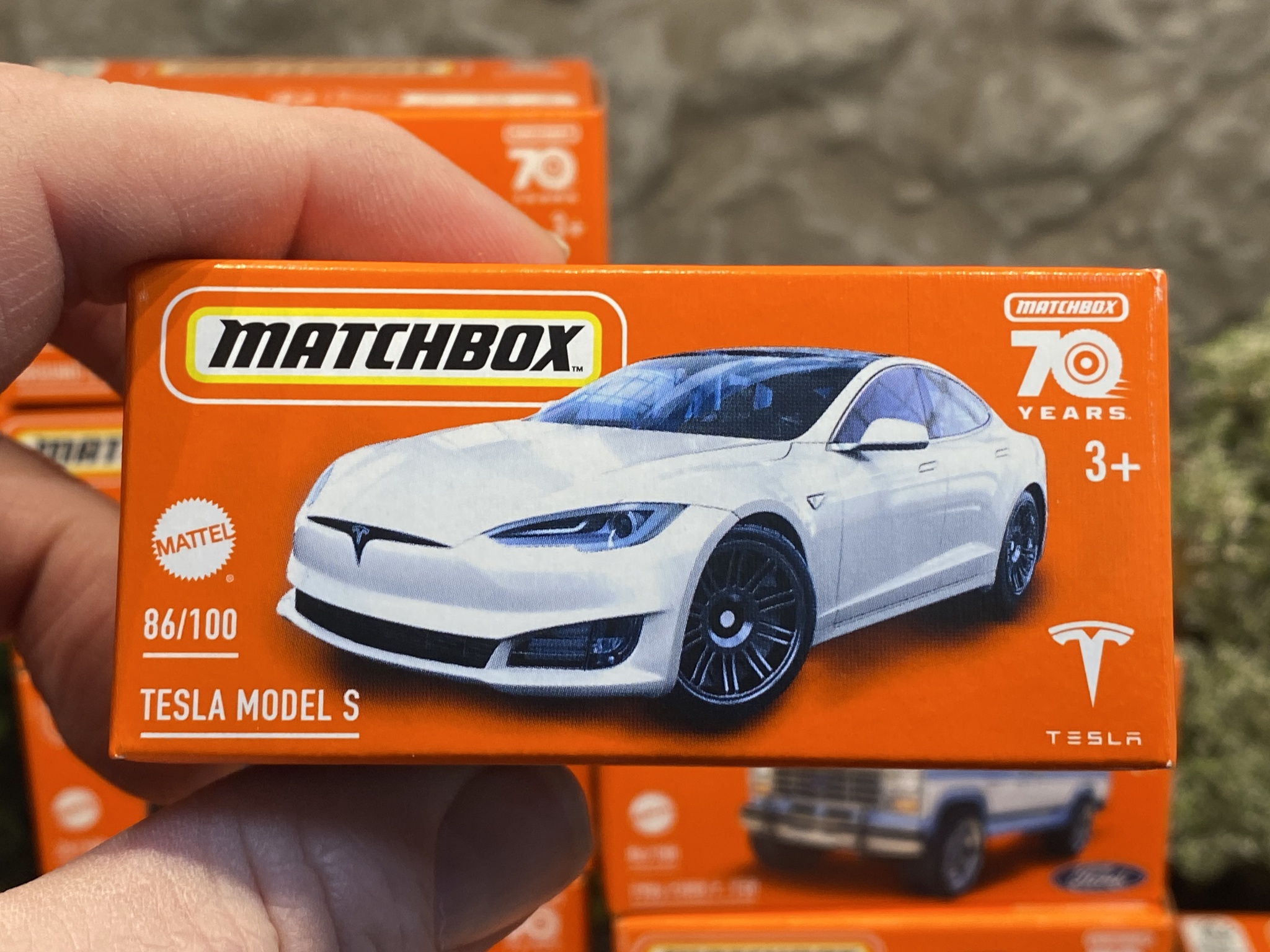 Skala 1/64 Matchbox "70-years" Tesla Model S