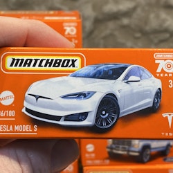 Skala 1/64 Matchbox "70-years" Tesla Model S