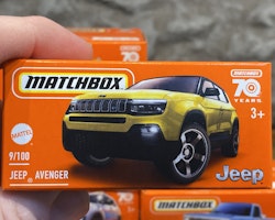 Skala 1/64 Matchbox "70-years"  Jeep Avenger