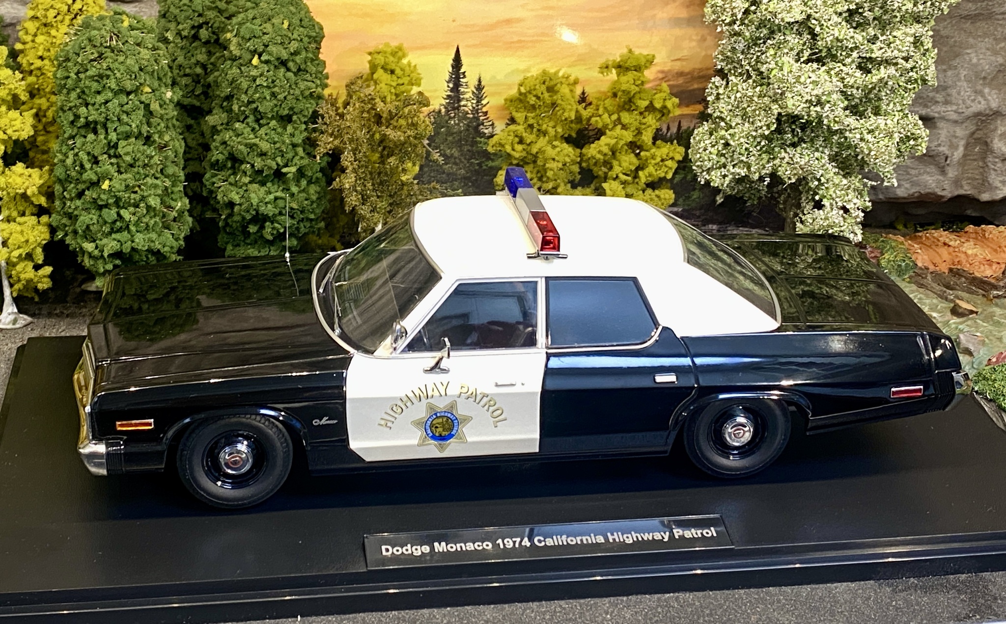 Skala 1/18 Dodge Monaco 74' California Highway Patrol fr KK-Scale