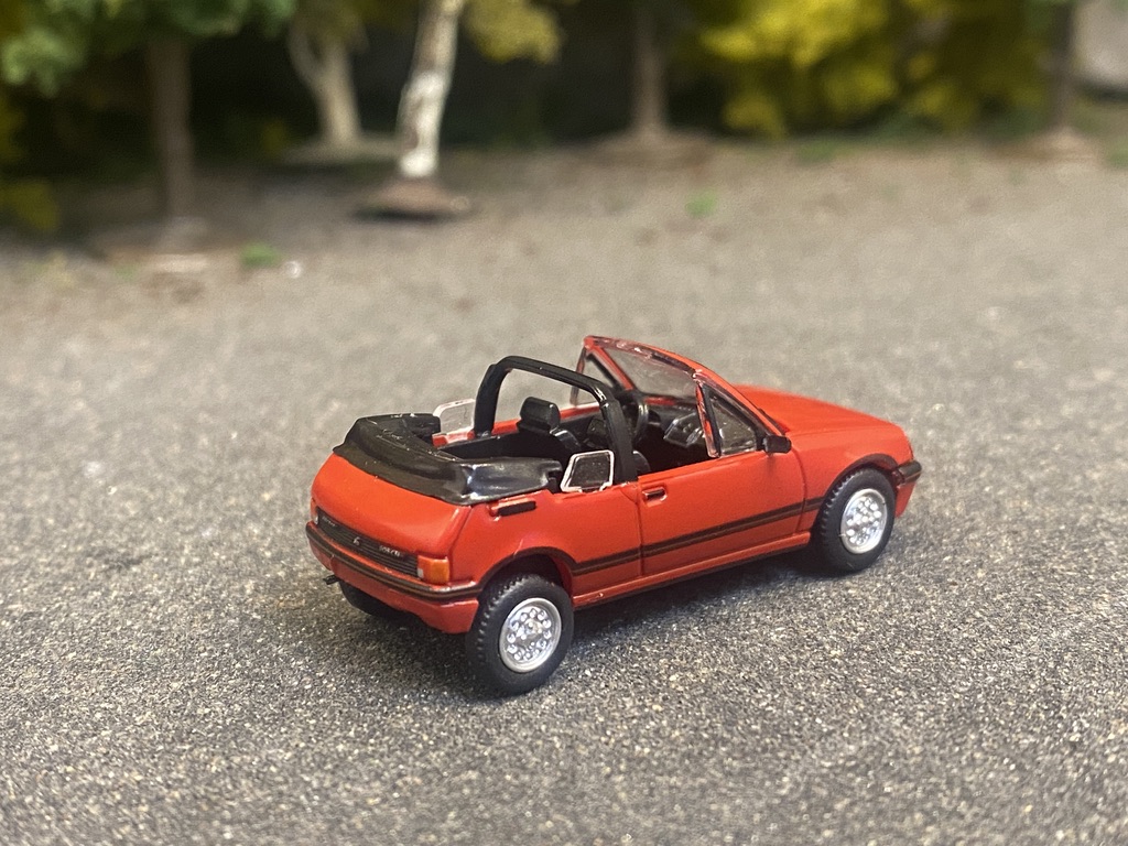 Skala 1/87 - Peugeot 205 Cabroilet, Red fr PCX87