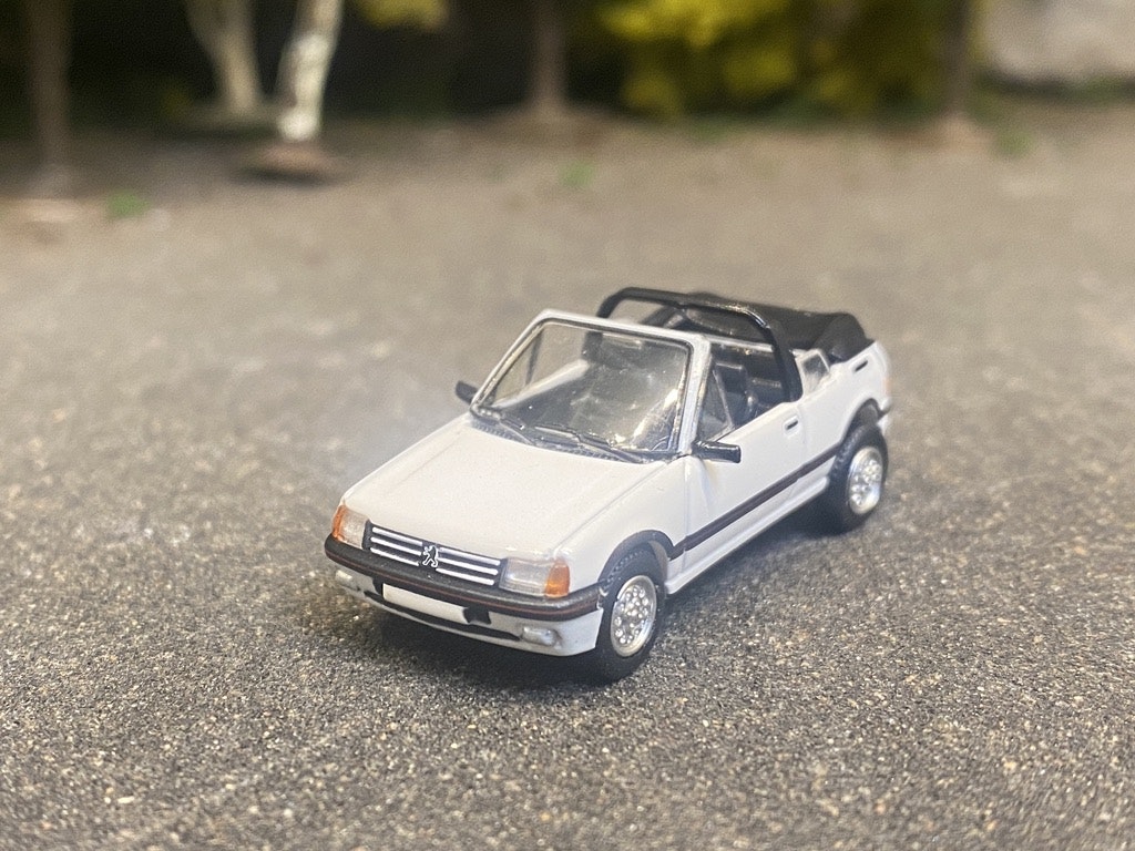 Skala 1/87 - Peugeot 205 Cabroilet, White fr PCX87