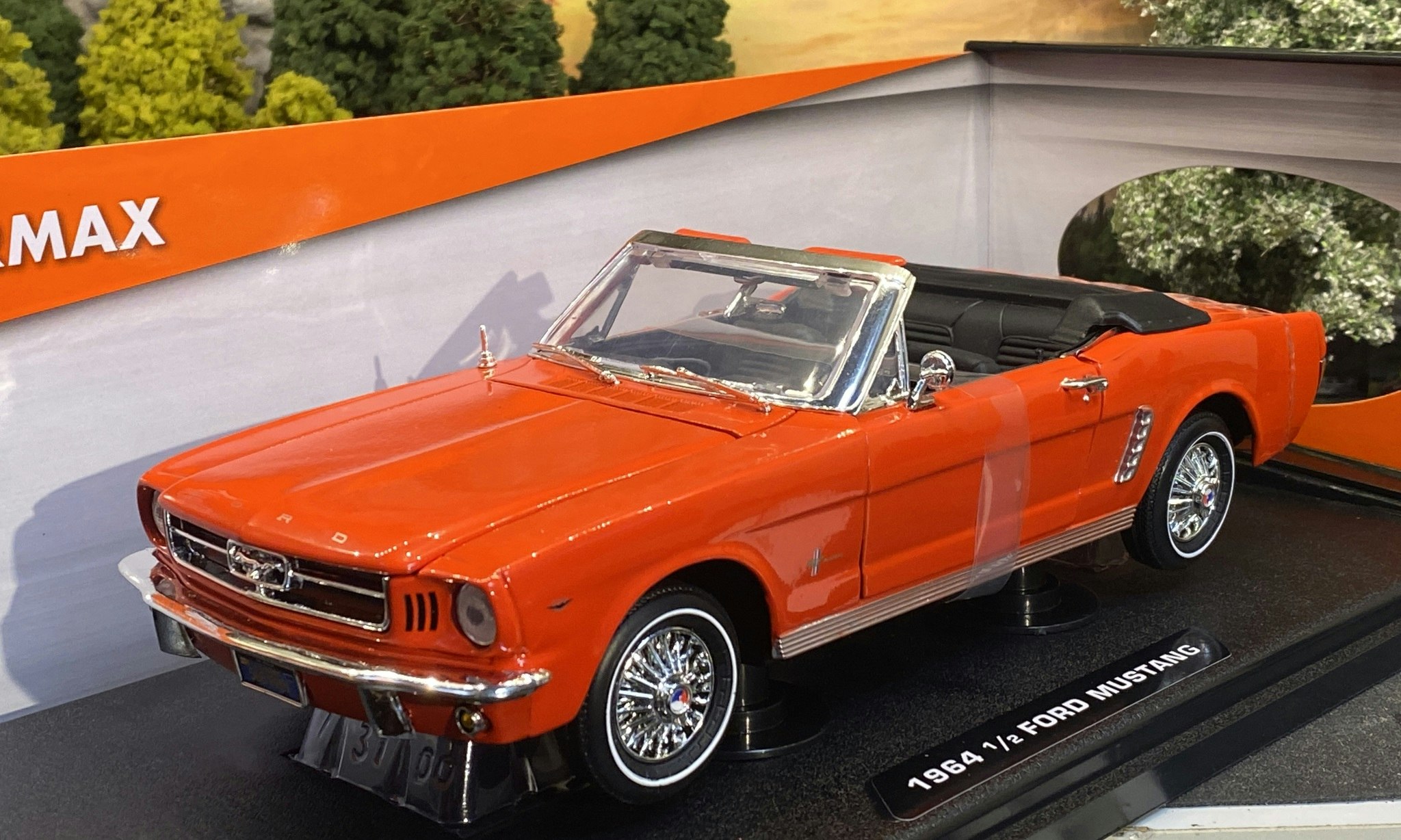 Skala 1/18 1964 1/2 Ford Mustang Cab, Orange fr MotorMax