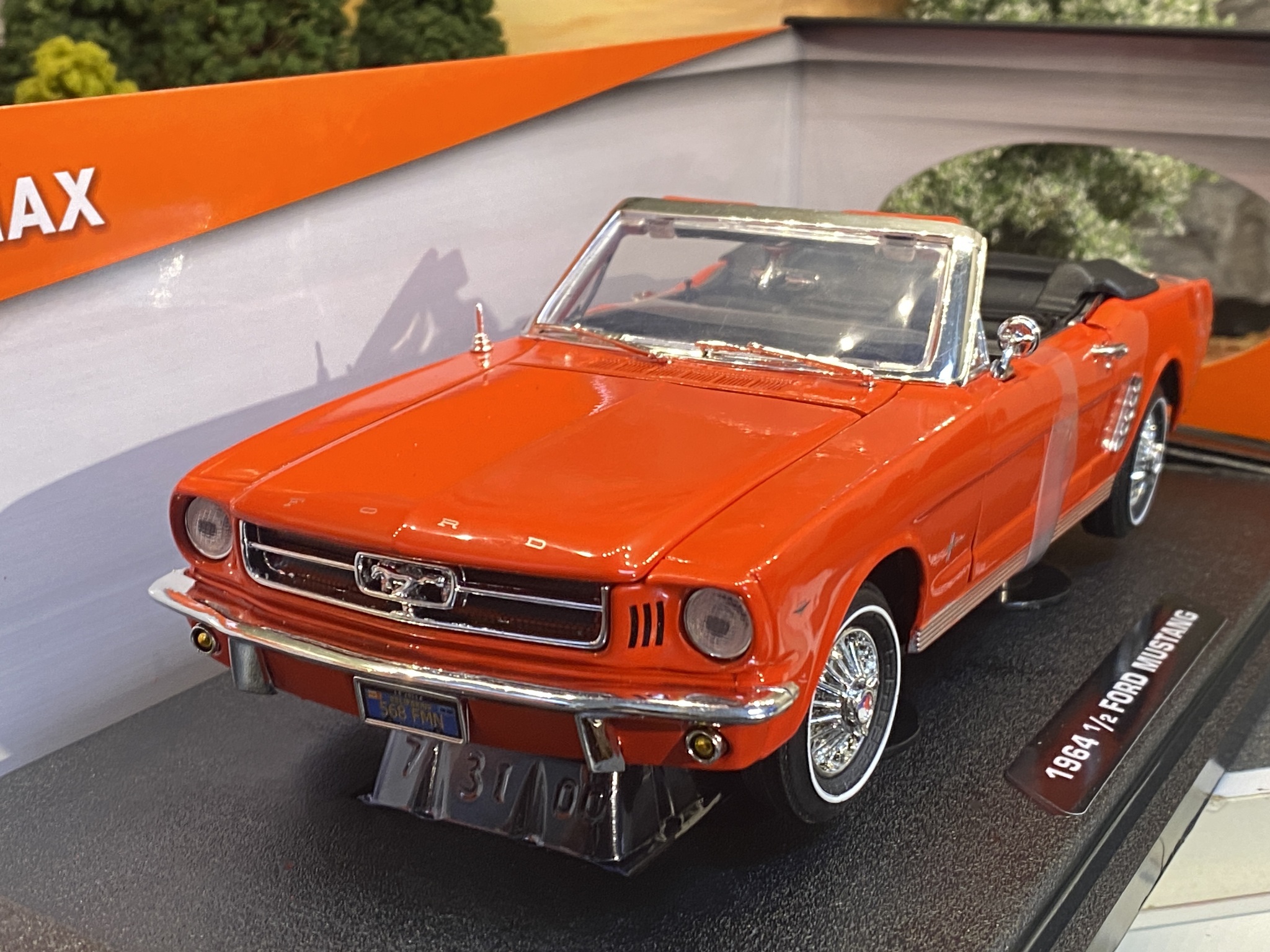 Skala 1/18 1964 1/2 Ford Mustang Cab, Orange fr MotorMax