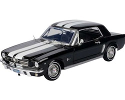 Skala 1/18 Ford Mustang Hardtop 1964 1/2, Black'n white fr Motormax