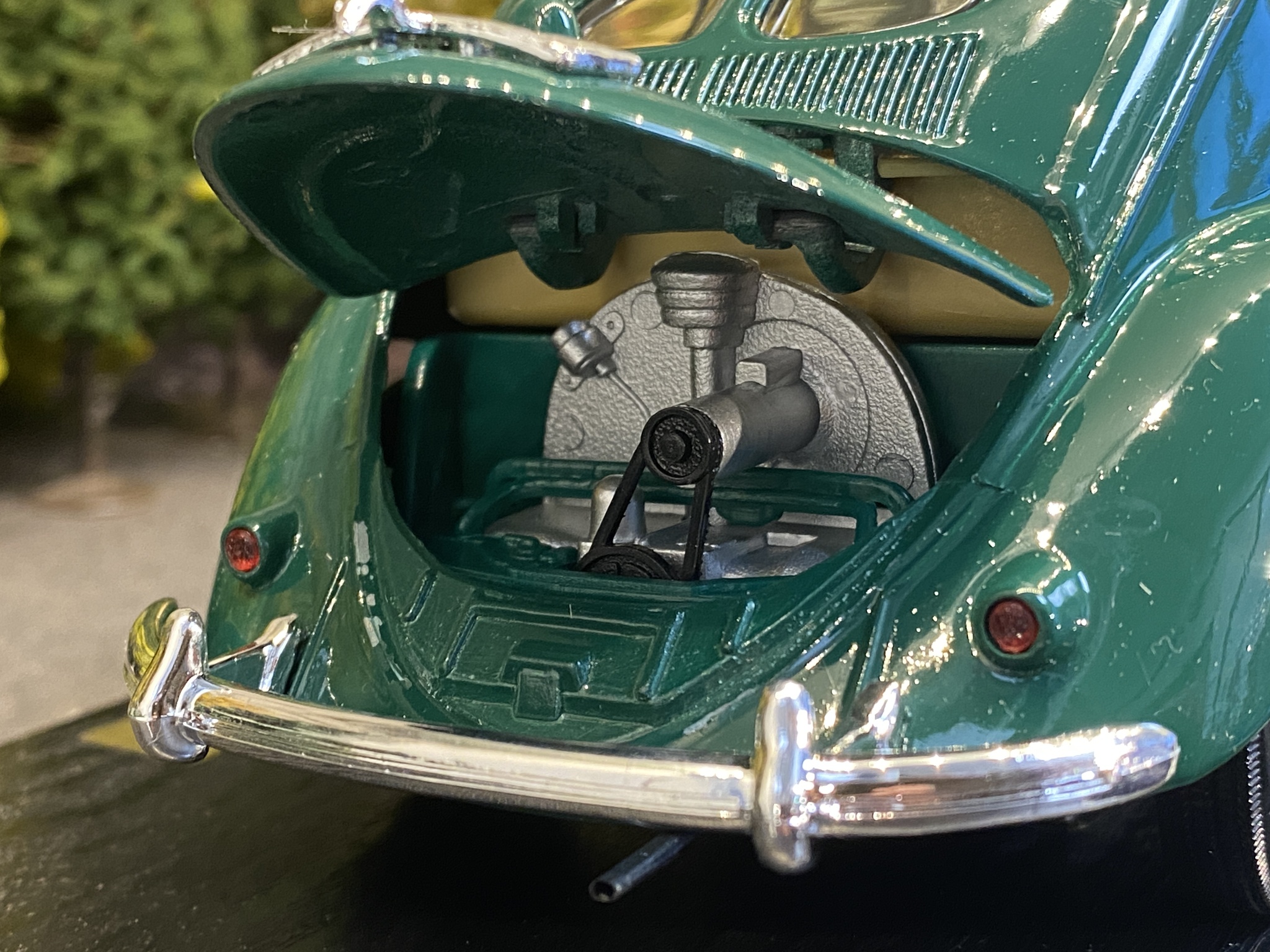 Skala 1/18 Volkswagen Beetle 1951 Green fr Maisto - Silver Edition