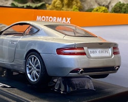 Skala 1/18 Aston Martin DB9 Coupe fr Timeless Legends - MotorMax