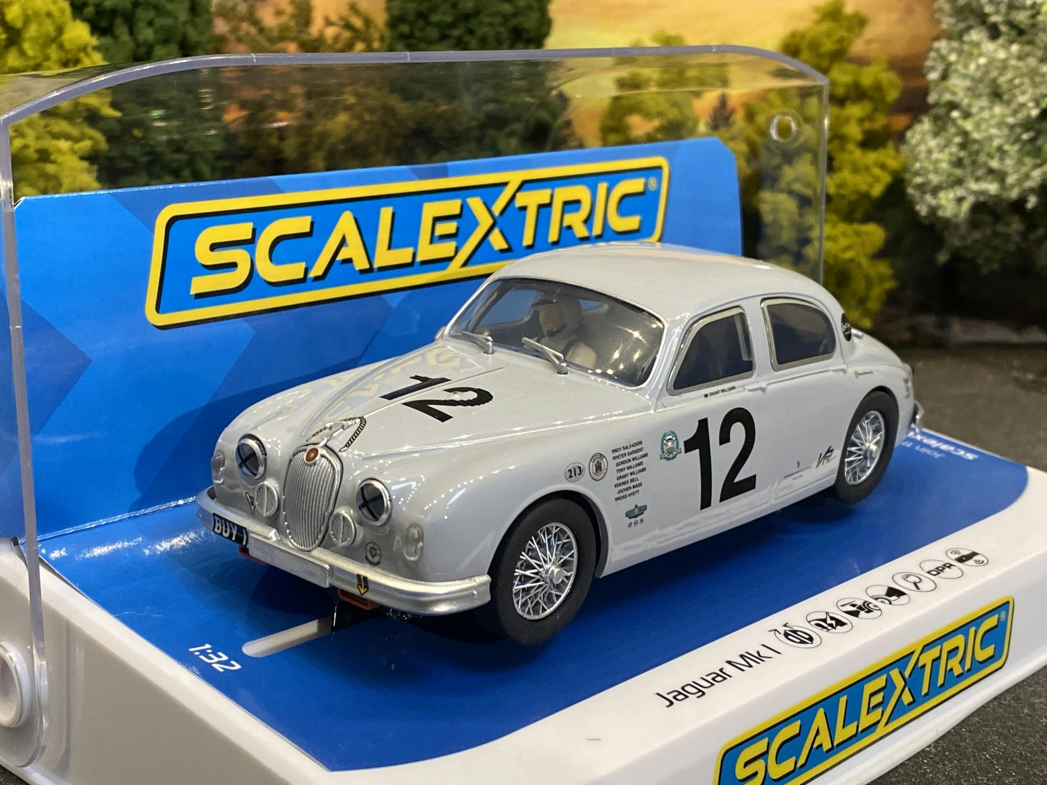 Skala 1/32 Analogue Scalextric Slot Car: Jaguar Mk 1, #12