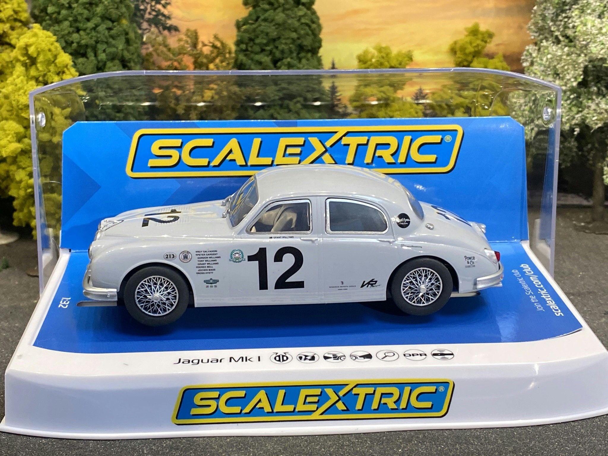 Skala 1/32 Analogue Scalextric Slot Car: Jaguar Mk 1, #12