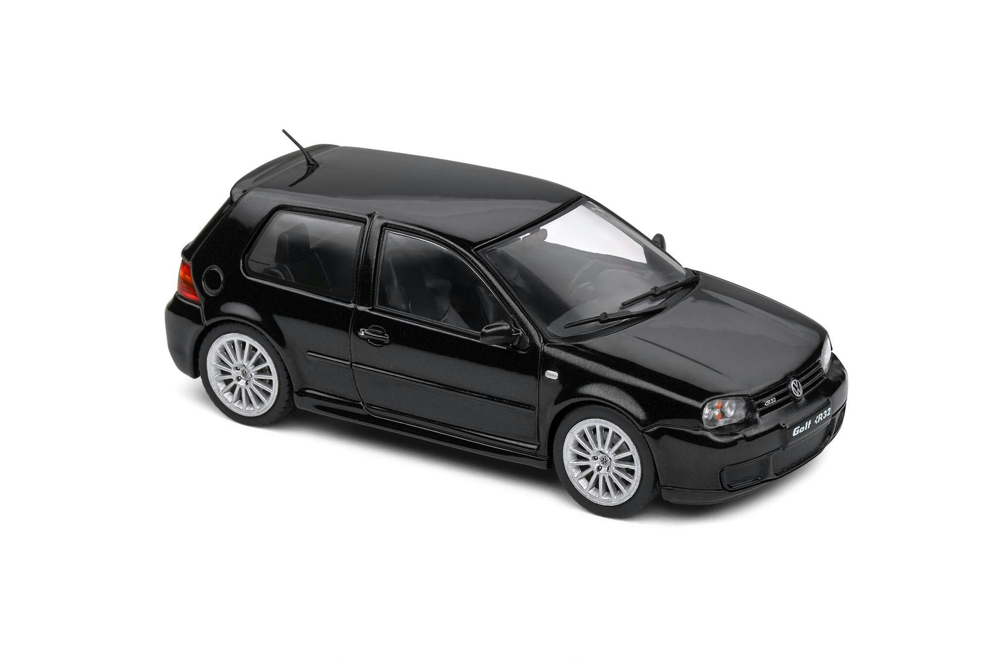 Skala 1/43 Volkswagen Golf R32 4Motion AWD, Black fr Solido