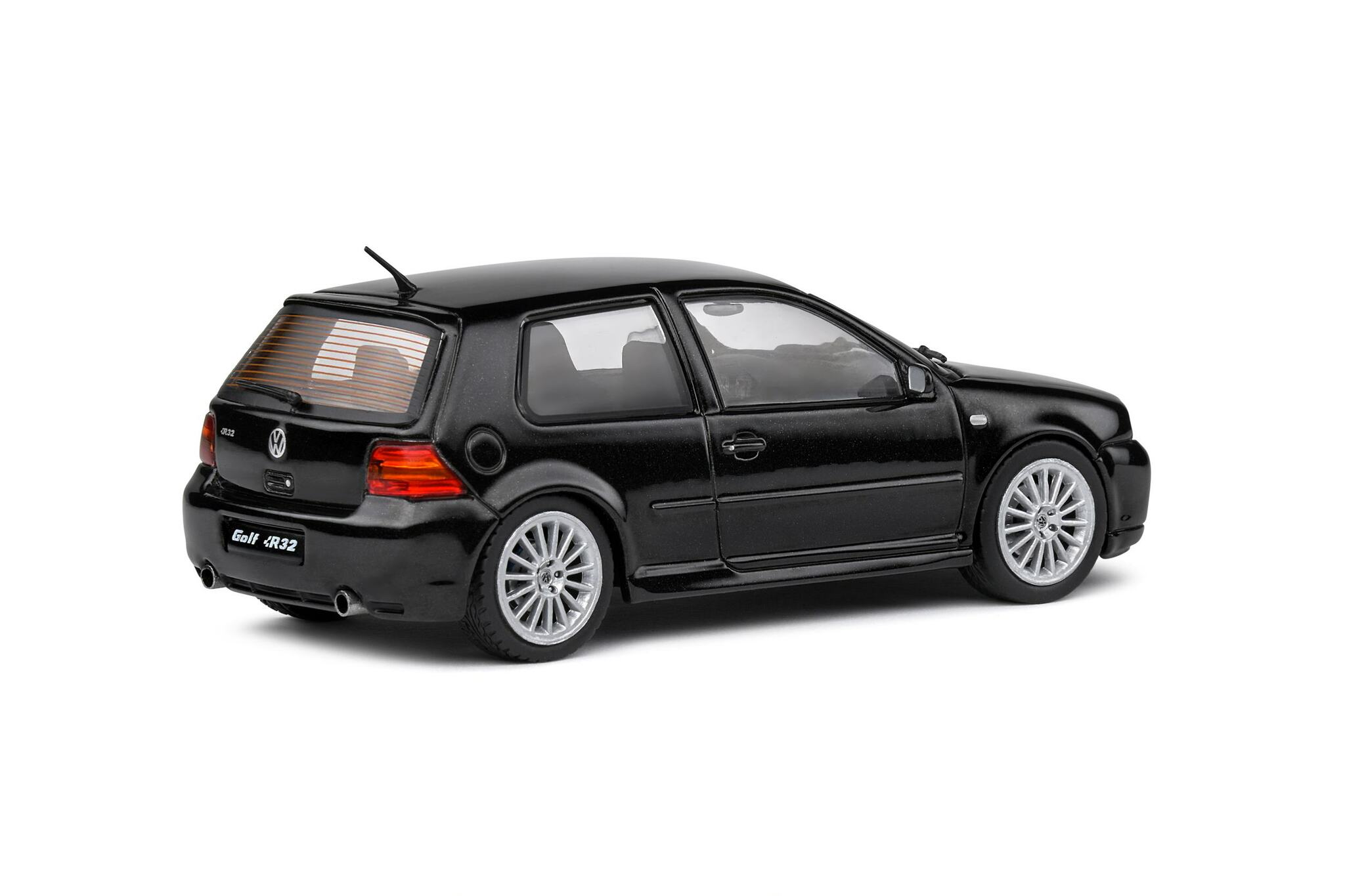 Skala 1/43 Volkswagen Golf R32 4Motion AWD, Black fr Solido