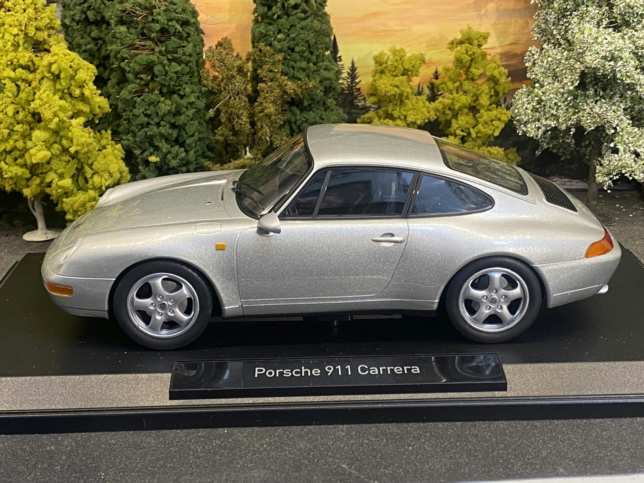 Skala 1/18 Porsche 911 Carrera 93', Silver Limited Edition 1500 ex fr Norev
