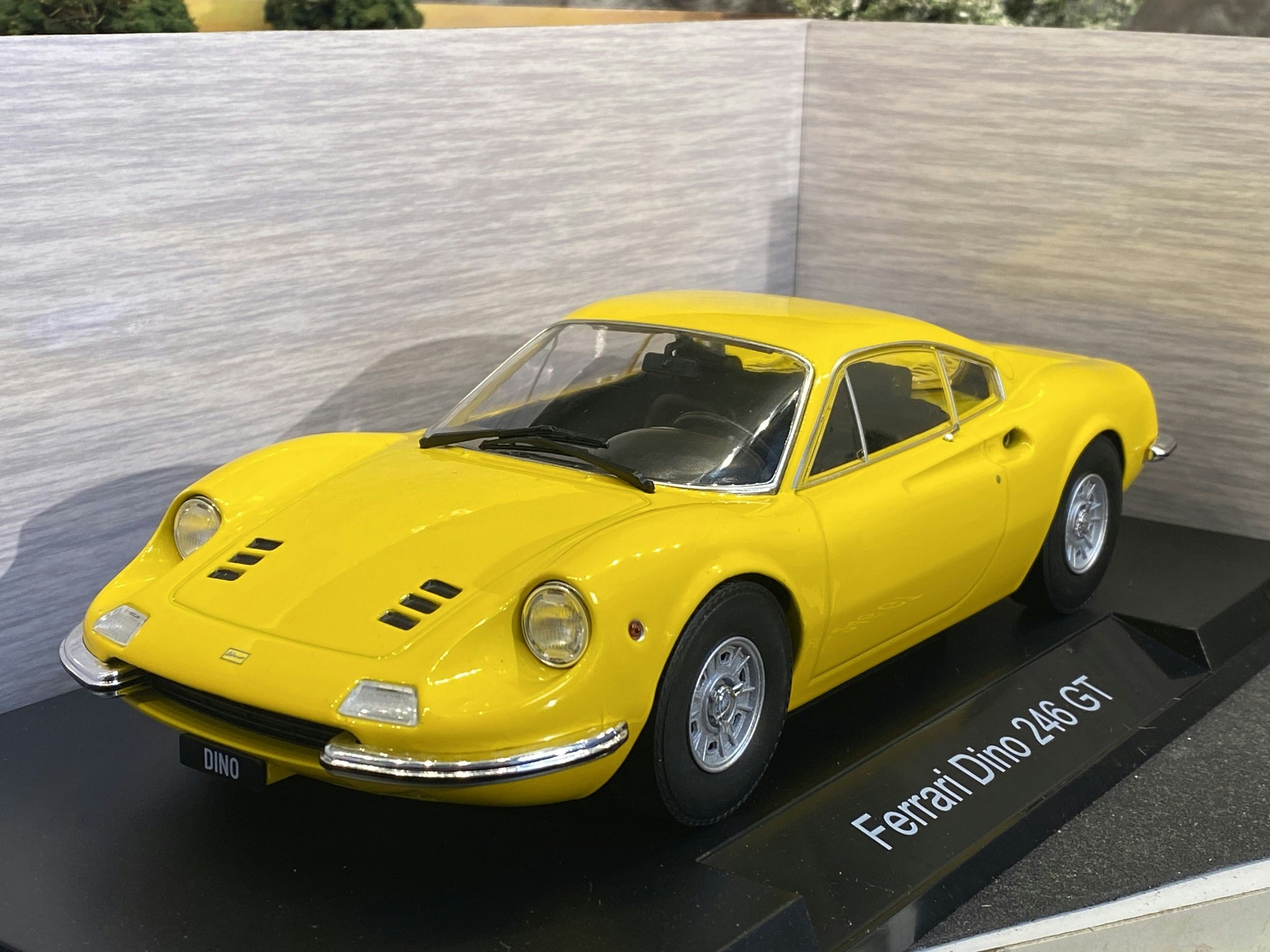 Skala 1/18 Ferrari Dino 246 GT 1969, Yellow fr MCG/Model Car Group