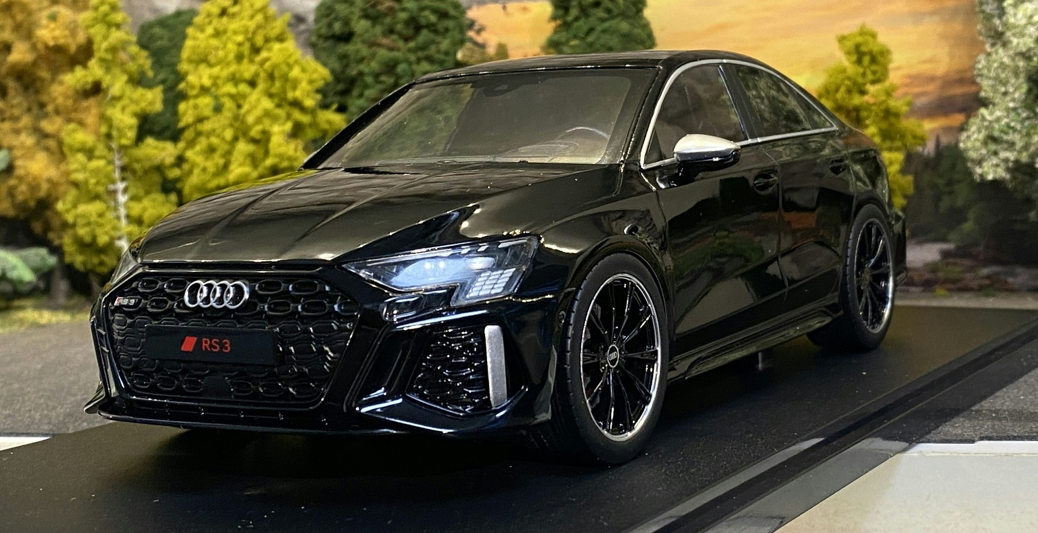 Skala 1/18 Audi RS 3 Limousine 2022' Black fr IXO Models/ MCG