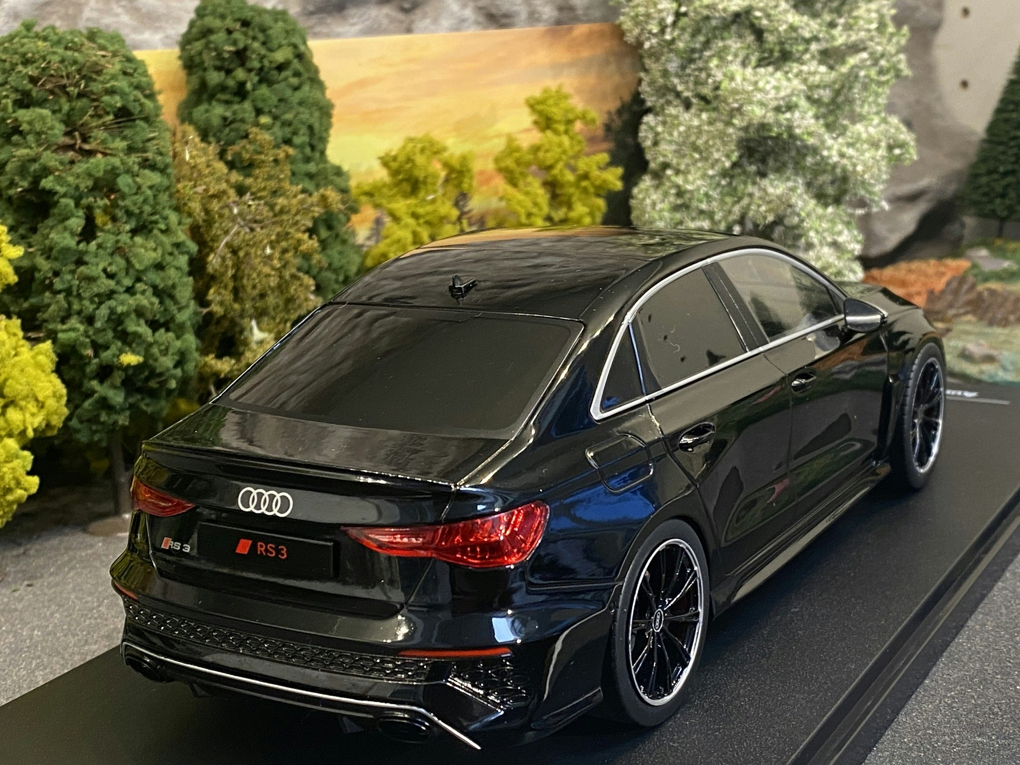 Skala 1/18 Audi RS 3 Limousine 2022' Black fr IXO Models/ MCG