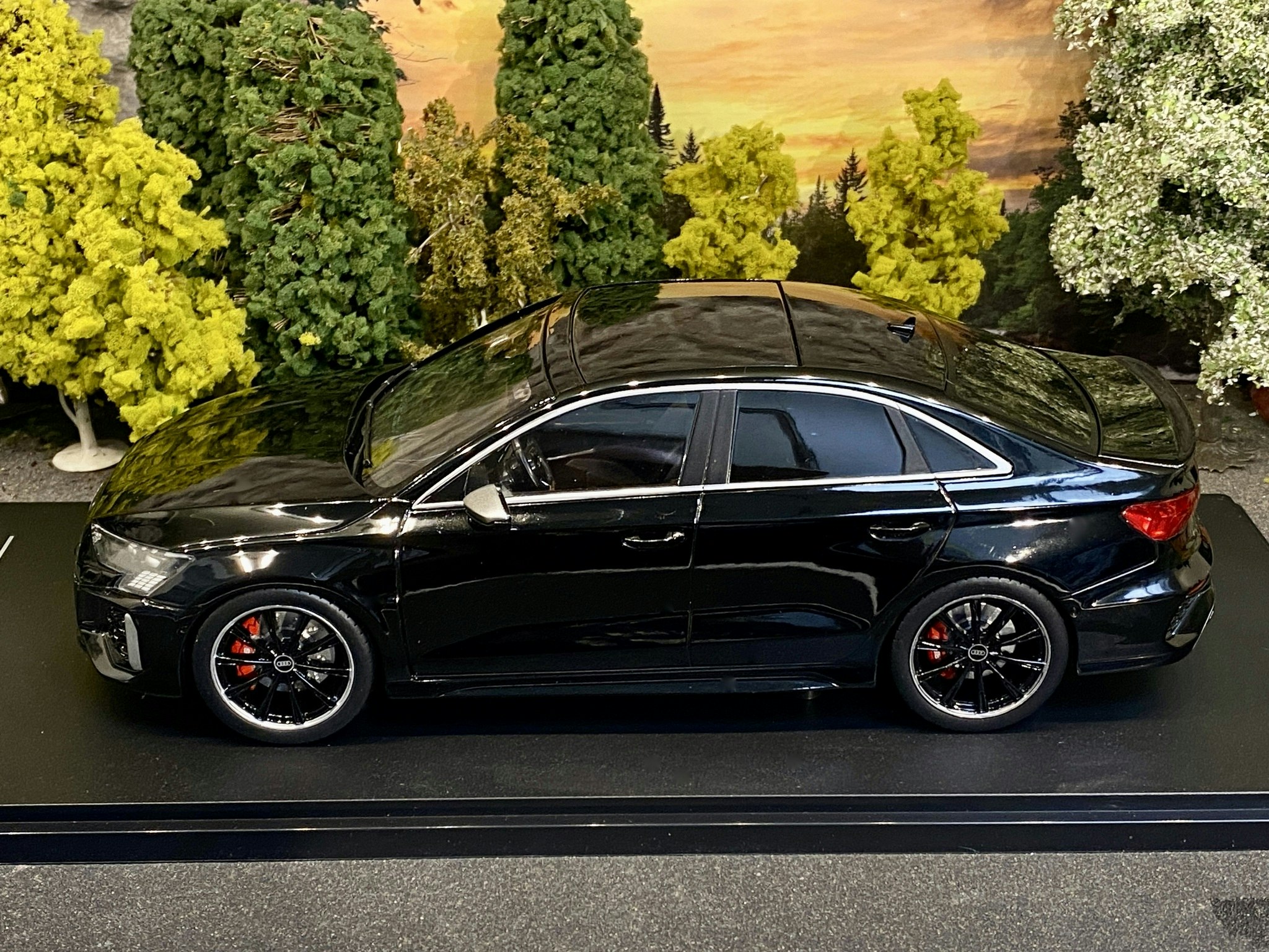 Skala 1/18 Audi RS 3 Limousine 2022' Black fr IXO Models/ MCG