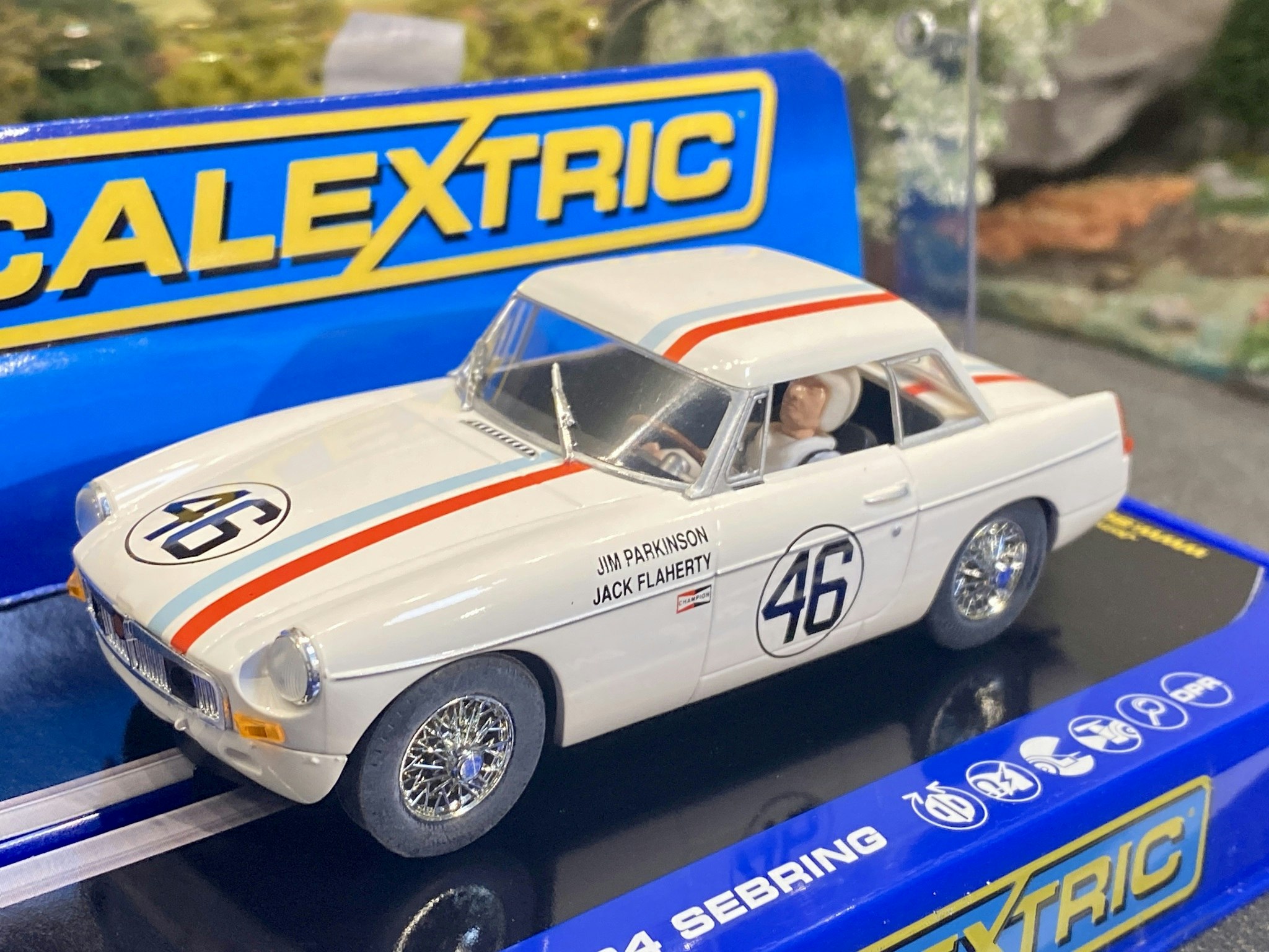 Skala 1/32 Analogue Slotcar - MGB 1964 Sebring #46, White  fr Scalextric