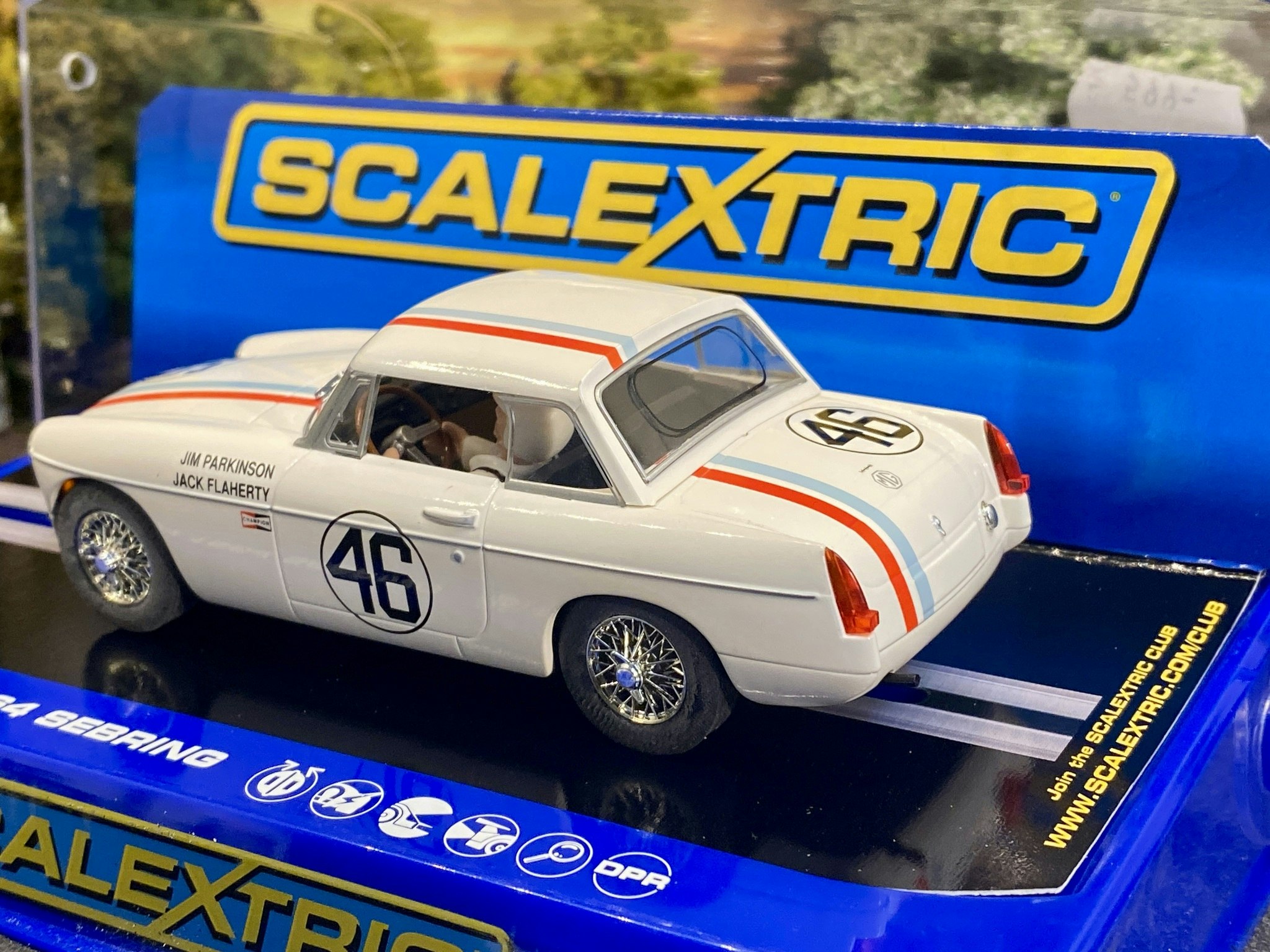 Skala 1/32 Analogue Slotcar - MGB 1964 Sebring #46, White  fr Scalextric