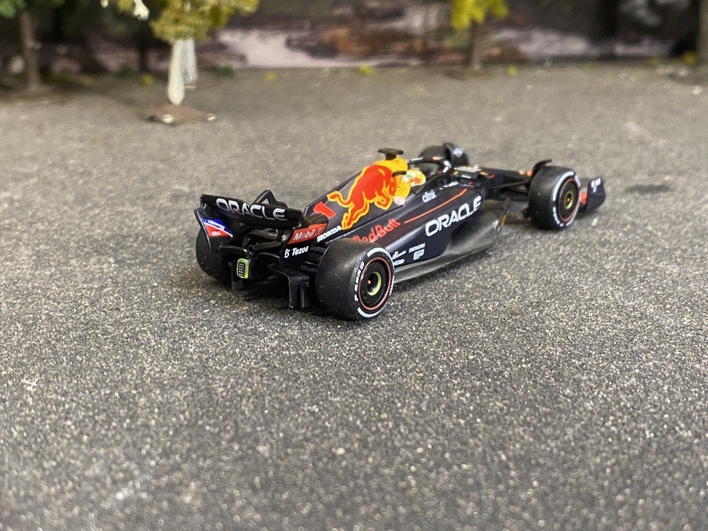 Skala 1/64 Oracle Red Bull Racing RB18 #1 M.Verstappen 22' fr MINI GT