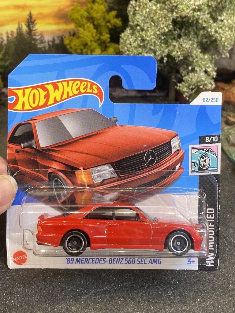 Skala 1/64 Hot Wheels: 89' Mercedes-Benz 560 SEC AMG, Red