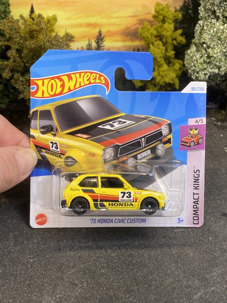 Skala 1/64 Hot Wheels: 73' Honda Civic Custom, Yellow