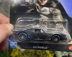 Skala 1/64 Hot Wheels DC: Batman - Batmobile