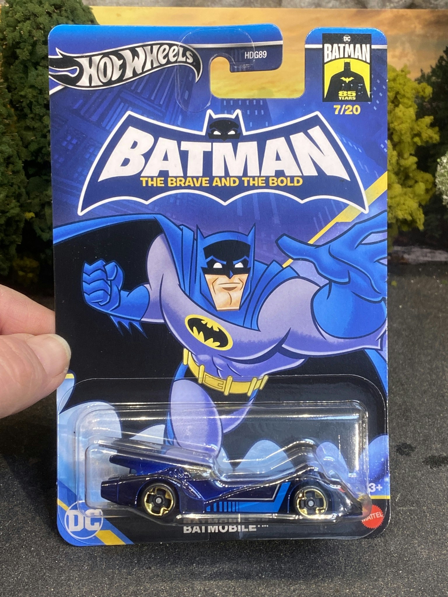Skala 1/64 Hot Wheels DC: Batman - Batmobile, Dark Blue