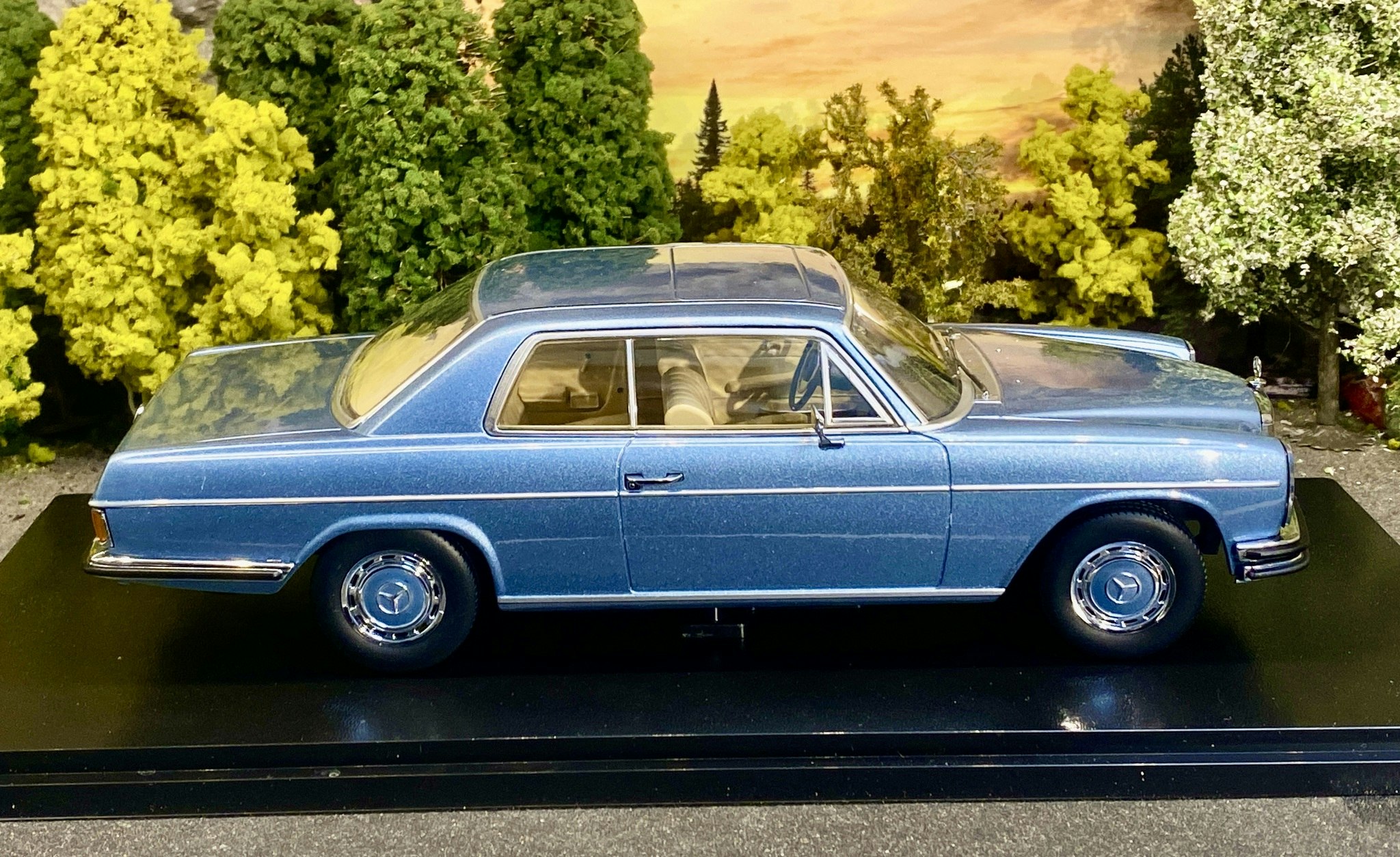 Skala 1/18 Mercedes-Benz 280C/8 Coupe (W114) 1969, Blue fr KK-Scale