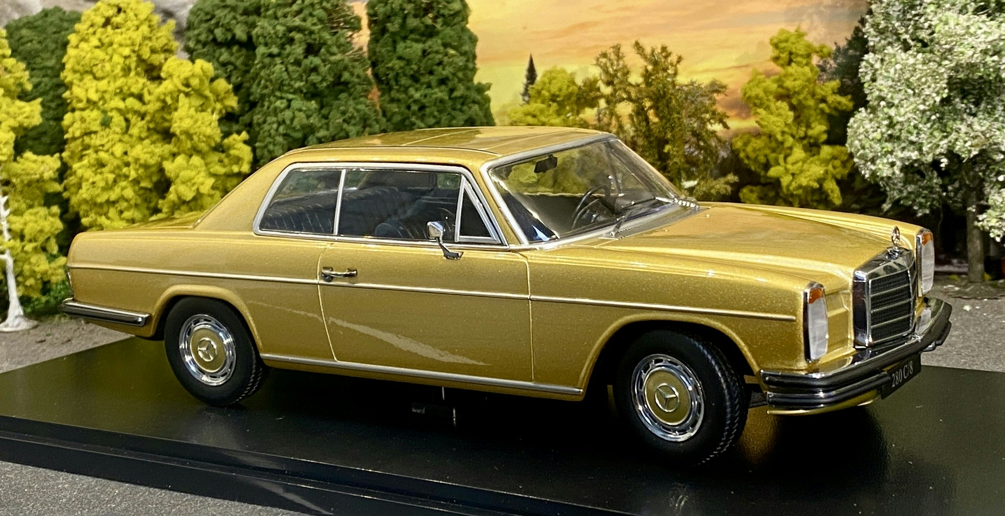 Skala 1/18 Mercedes-Benz 280C/8 Coupe (W114) 1969, Gold fr KK-Scale