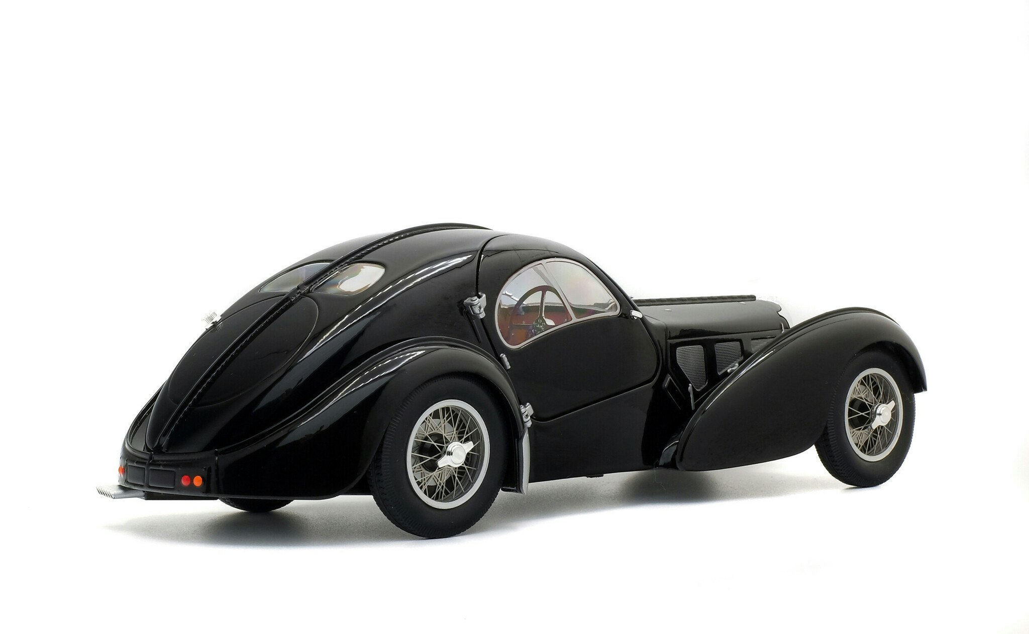 Skala 1/18 BUGATTI TYPE 57 SC ATLANTIC – BLACK – 1937 fr SOLIDO