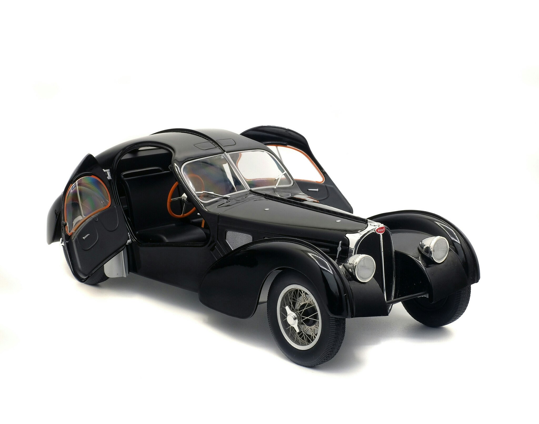 Skala 1/18 BUGATTI TYPE 57 SC ATLANTIC – BLACK – 1937 fr SOLIDO