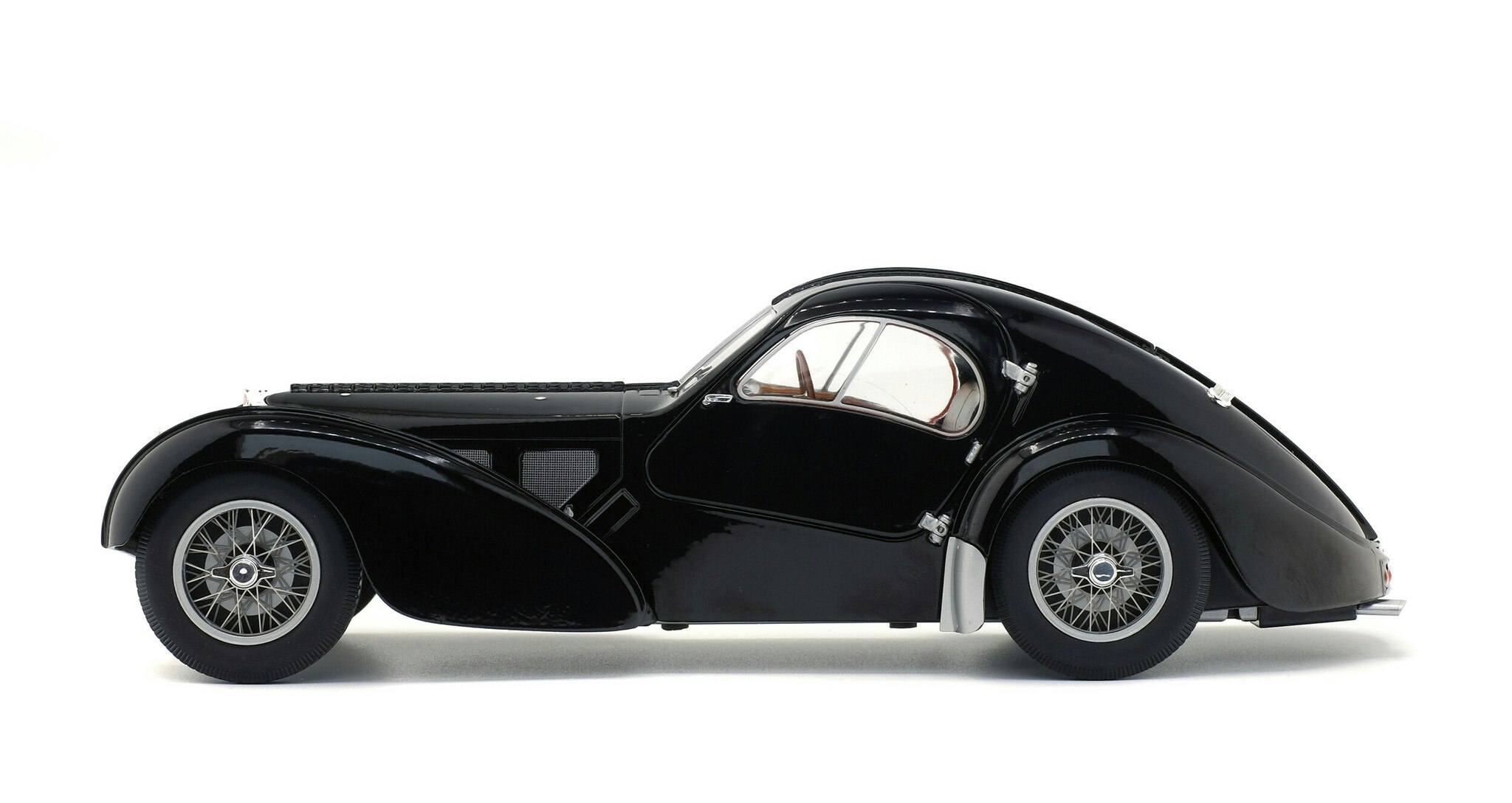 Skala 1/18 BUGATTI TYPE 57 SC ATLANTIC – BLACK – 1937 fr SOLIDO