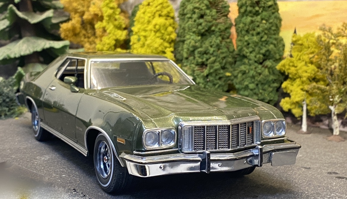 Skala 1/18: 1976 FORD GRAN TORINO, Green met fr GreenLight ARTISAN