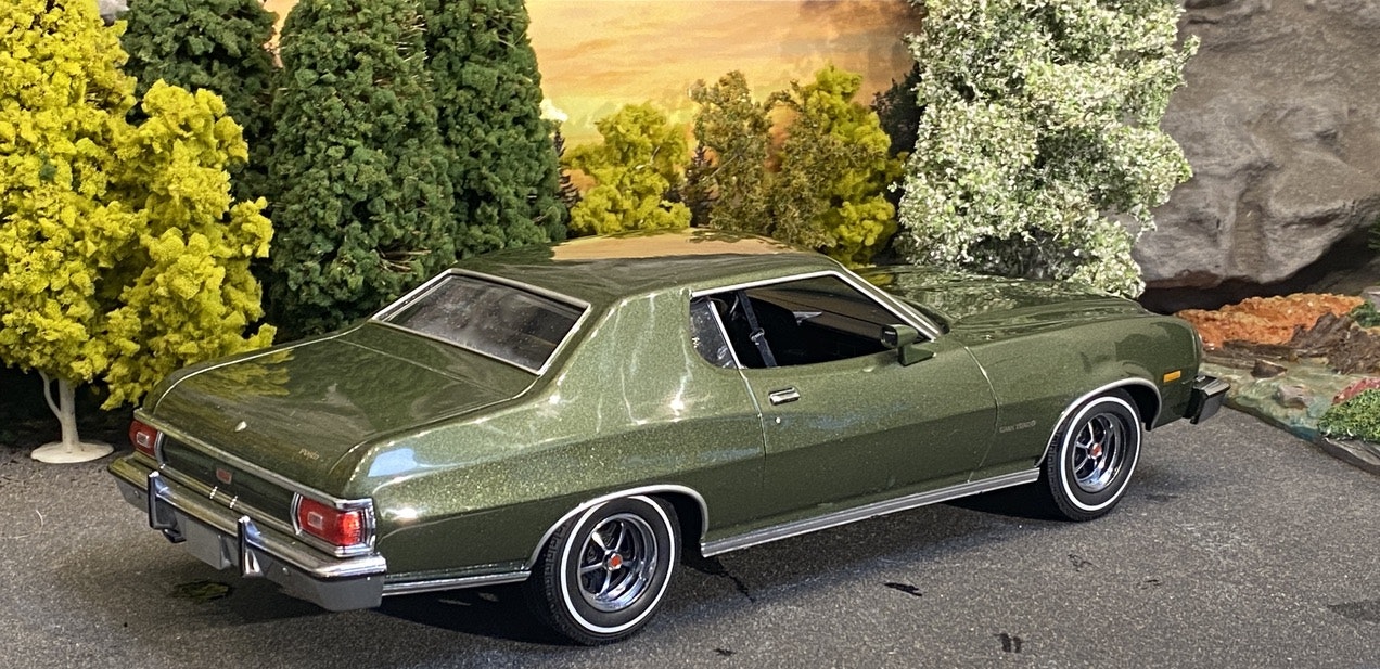 Skala 1/18: 1976 FORD GRAN TORINO, Green met fr GreenLight ARTISAN