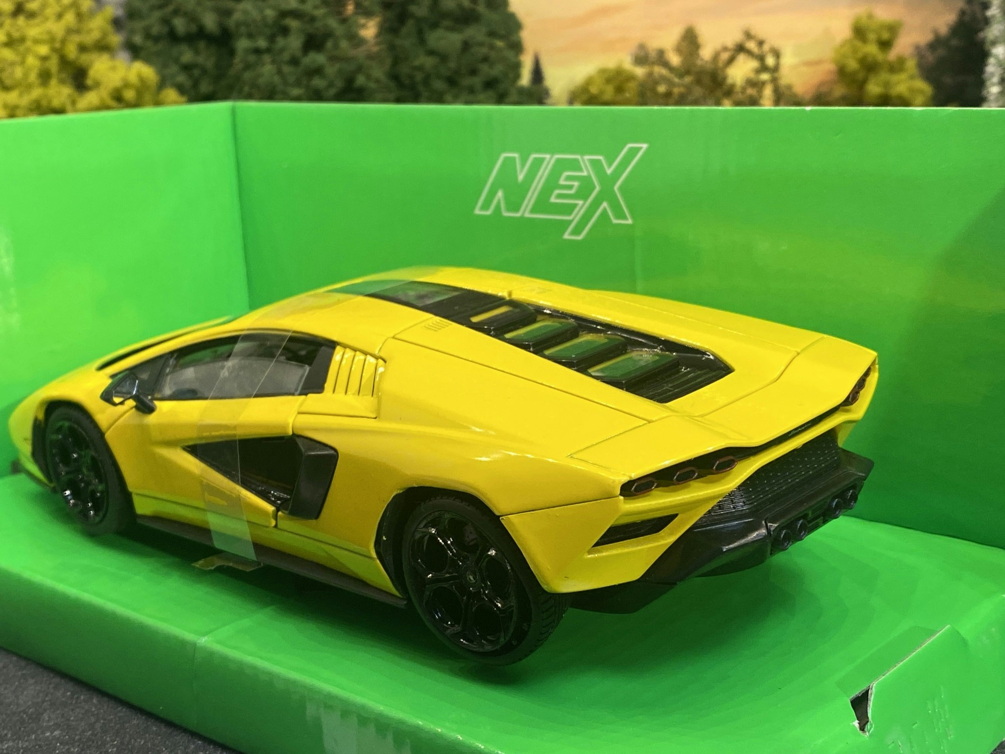 Skala 1/24 Lamborghini Countach LPI 800-4, Yellow fr Nex models / Welly