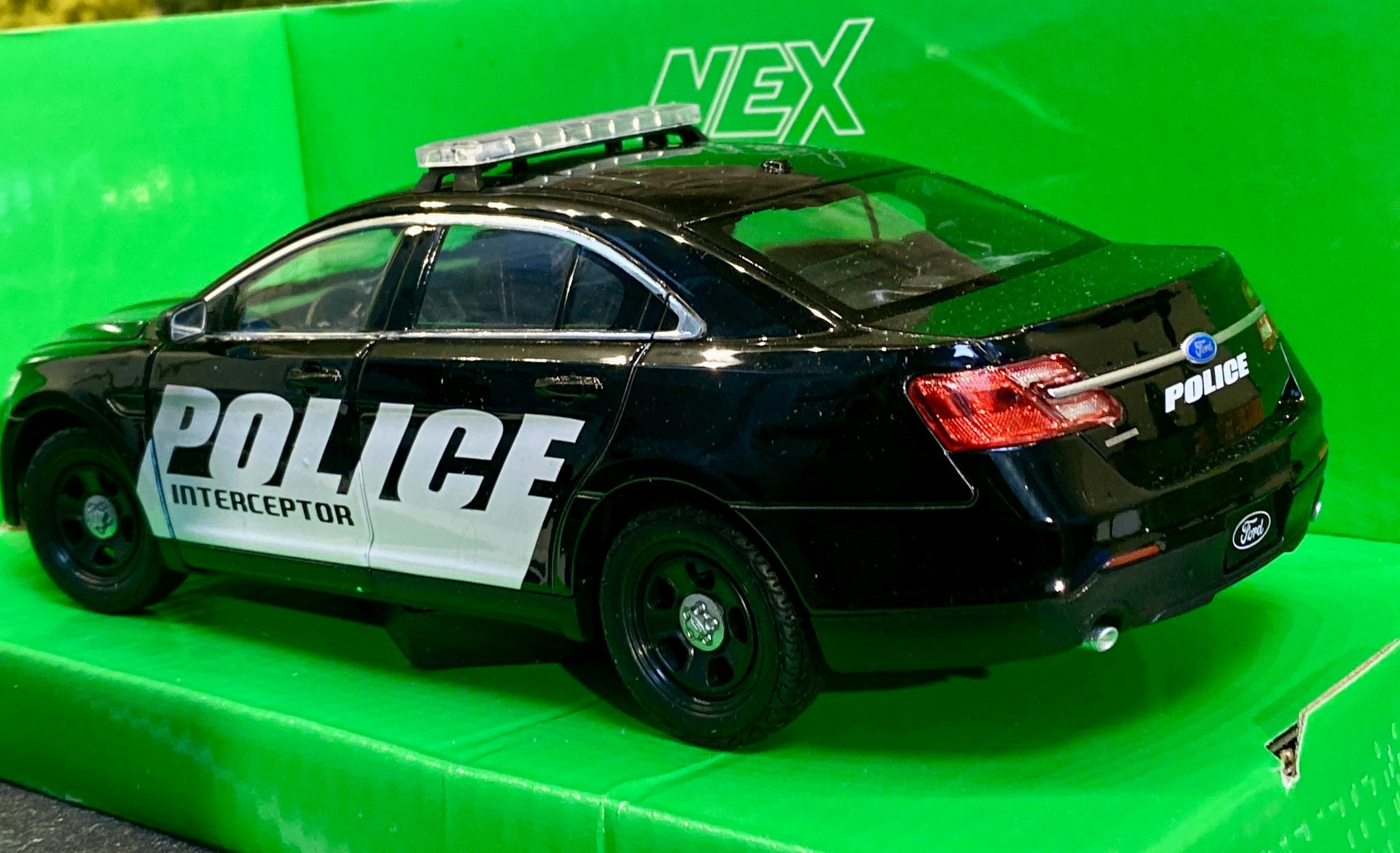 Skala 1/24 Ford Police Interceptor fr Nex models / Welly