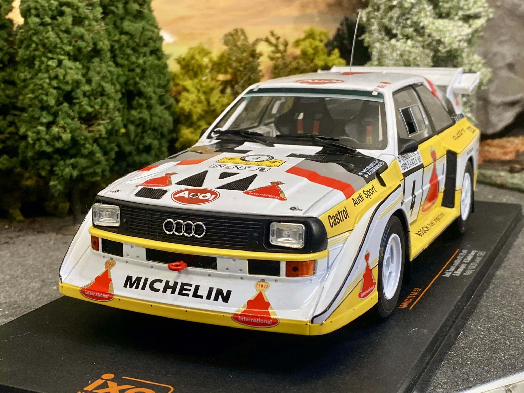 Skala 1/18 Audi Sport Quattro S1 E2 #4 S.Blomqvist/B.Cederberg fr IXO Models