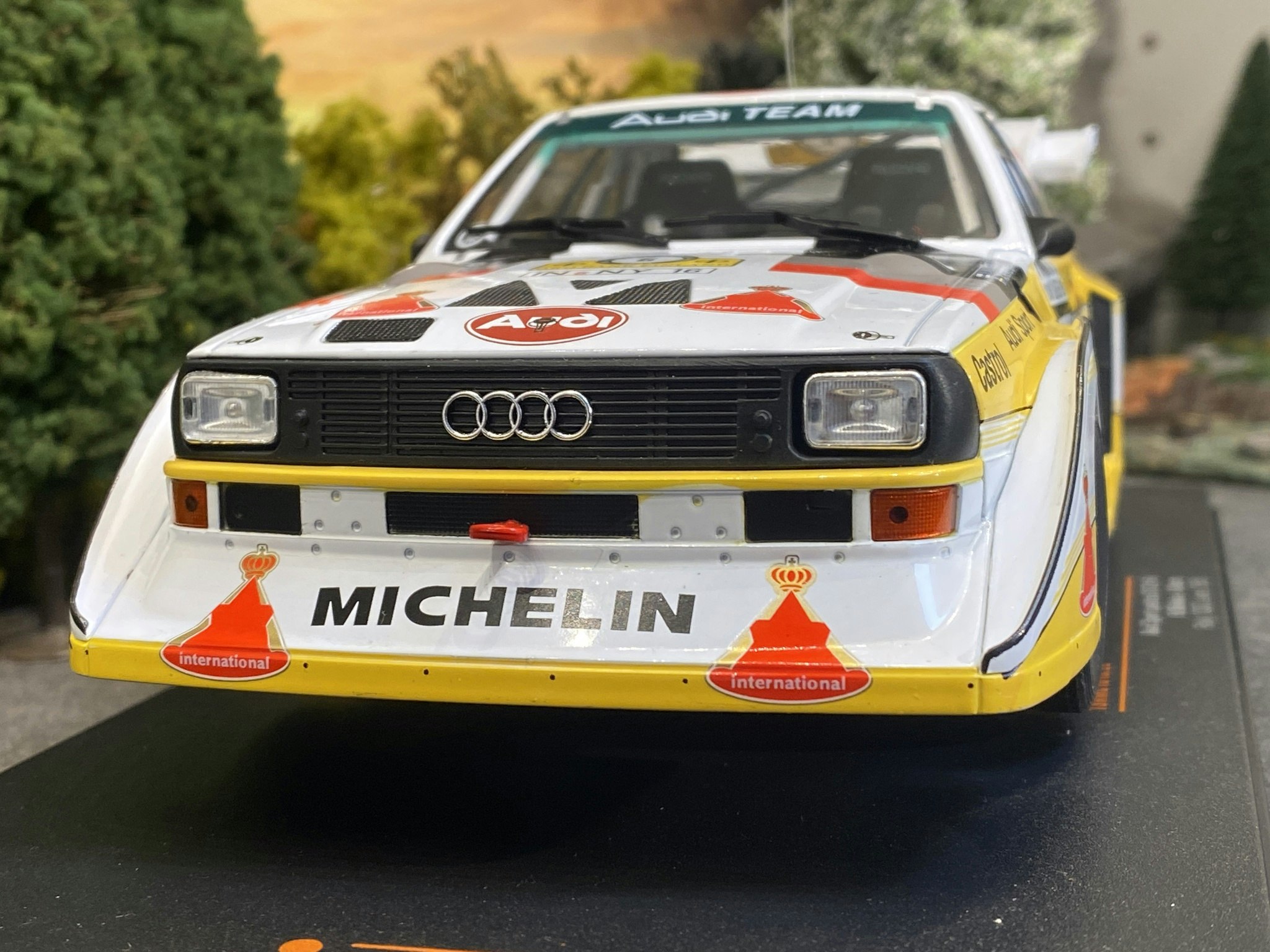 Skala 1/18 Audi Sport Quattro S1 E2 #6 H.Mikkola/A.Hertz 85' fr IXO Models