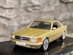 Skala 1/43 Mercedes-Benz 560 SEC (C126) Beige met. 81' fr IXO models