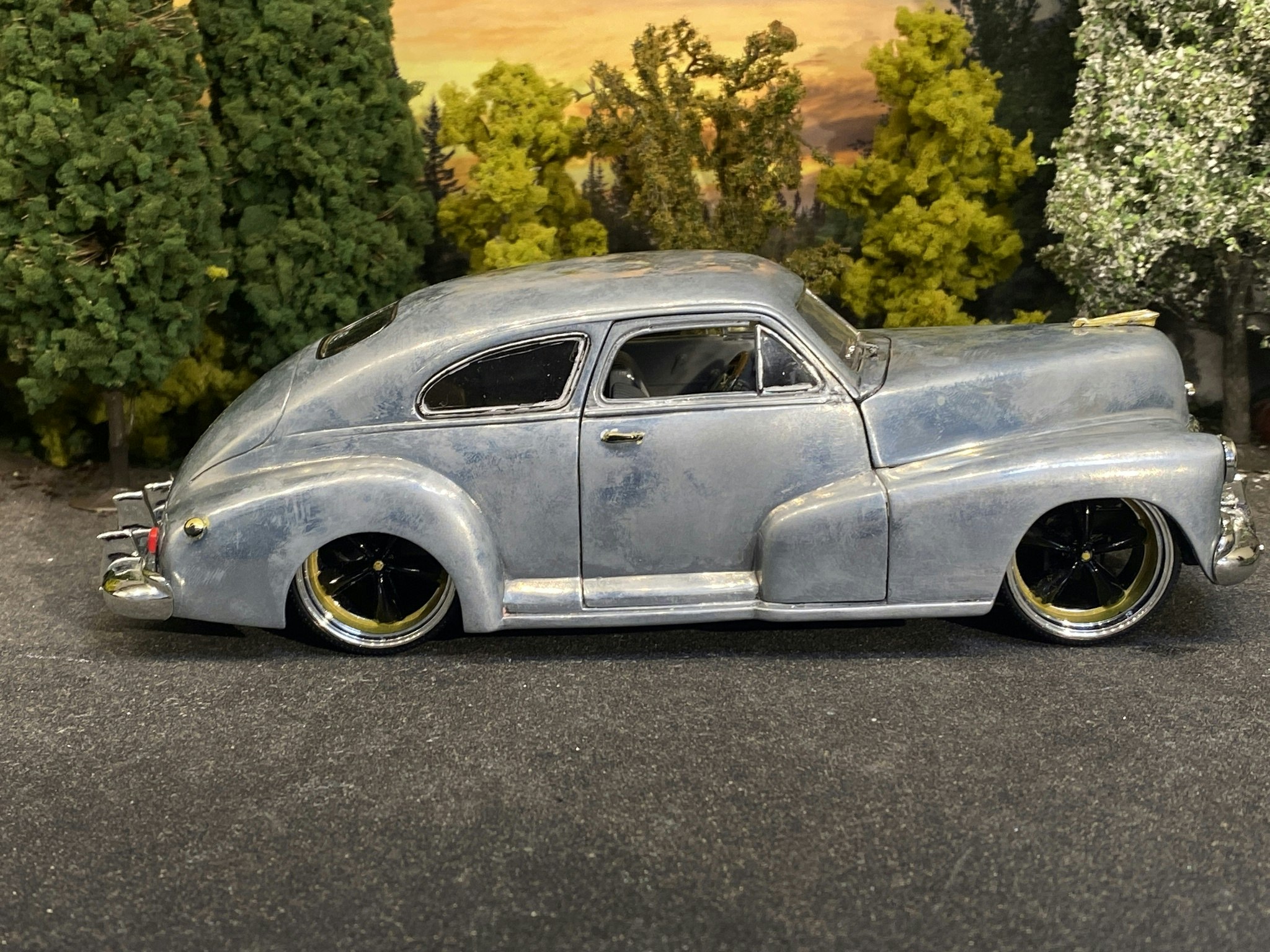 Skala 1/24 1947' Chevrolet Aerosedan Streetline, without paint fr Jada