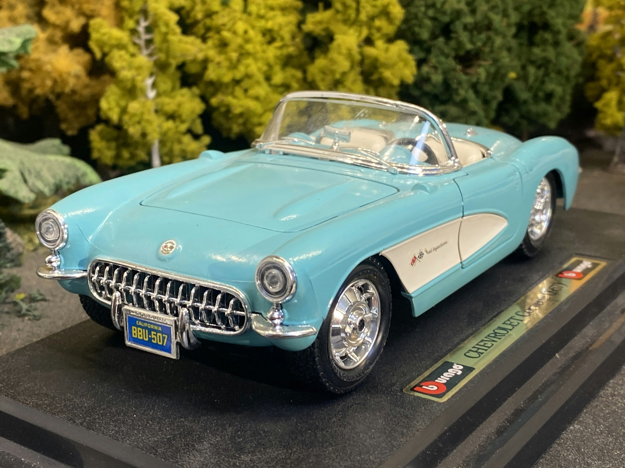 Skala 1/24 Chevrolet Corvette 1957 turquoise/white fr Bburago