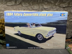 Skala 1/24 64' Ford Futura Conv. stock plus plastic modelkit fr Trumpeter