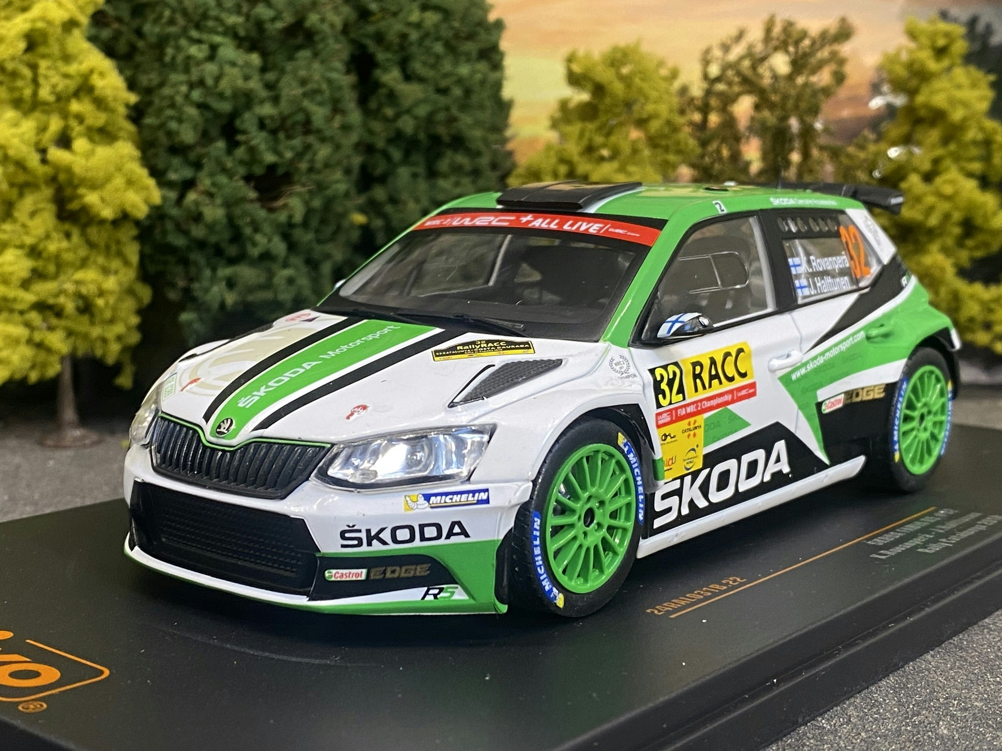 Skala 1/24 ŠKODA FABIA R5 #32 Rovanperä/Halttunen, Cataluna fr IXO Models
